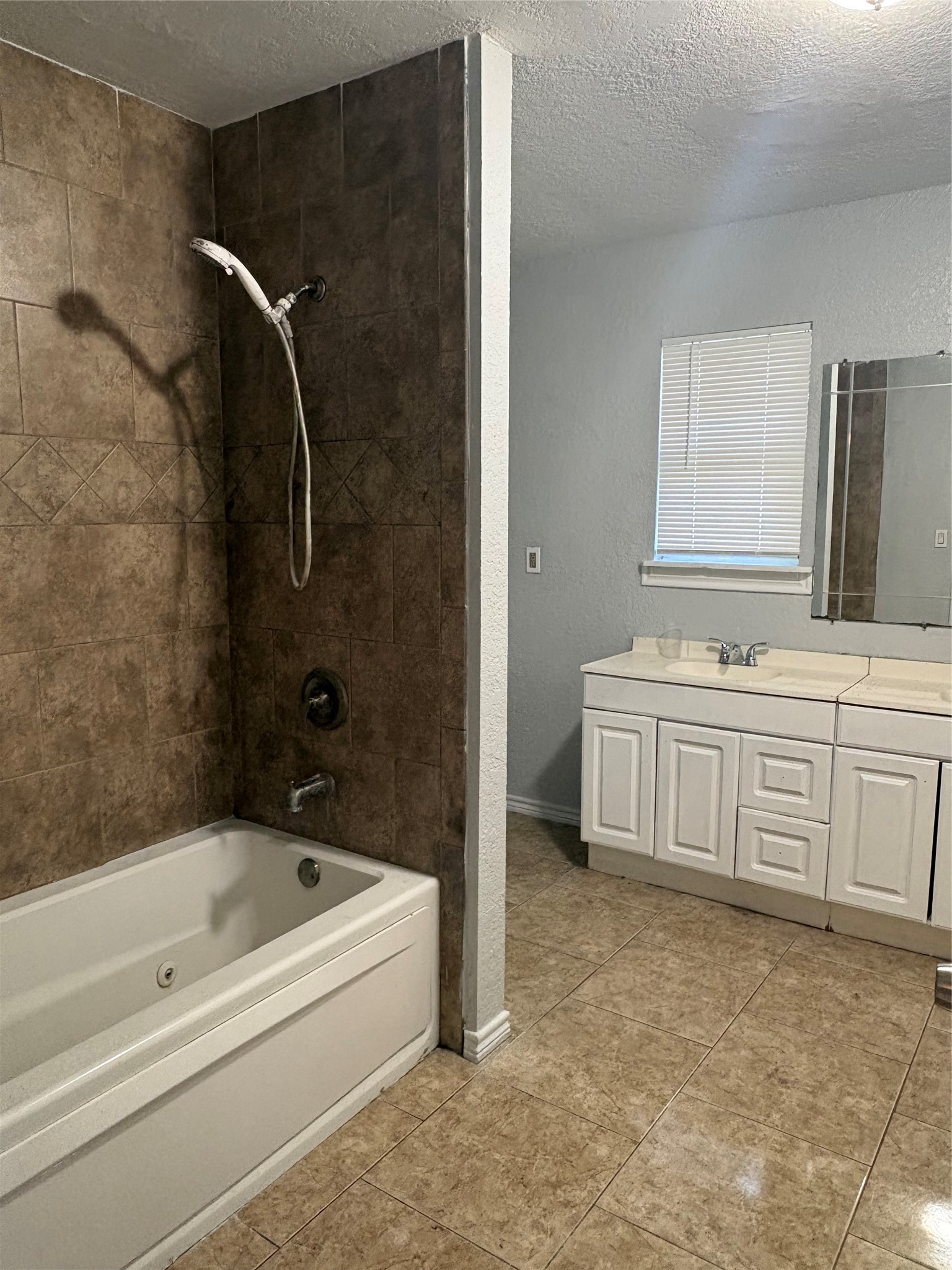 825 Magnolia Street, Lake Jackson, TX 77566 825 Magnolia Street, Lake Jackson, TX 77566