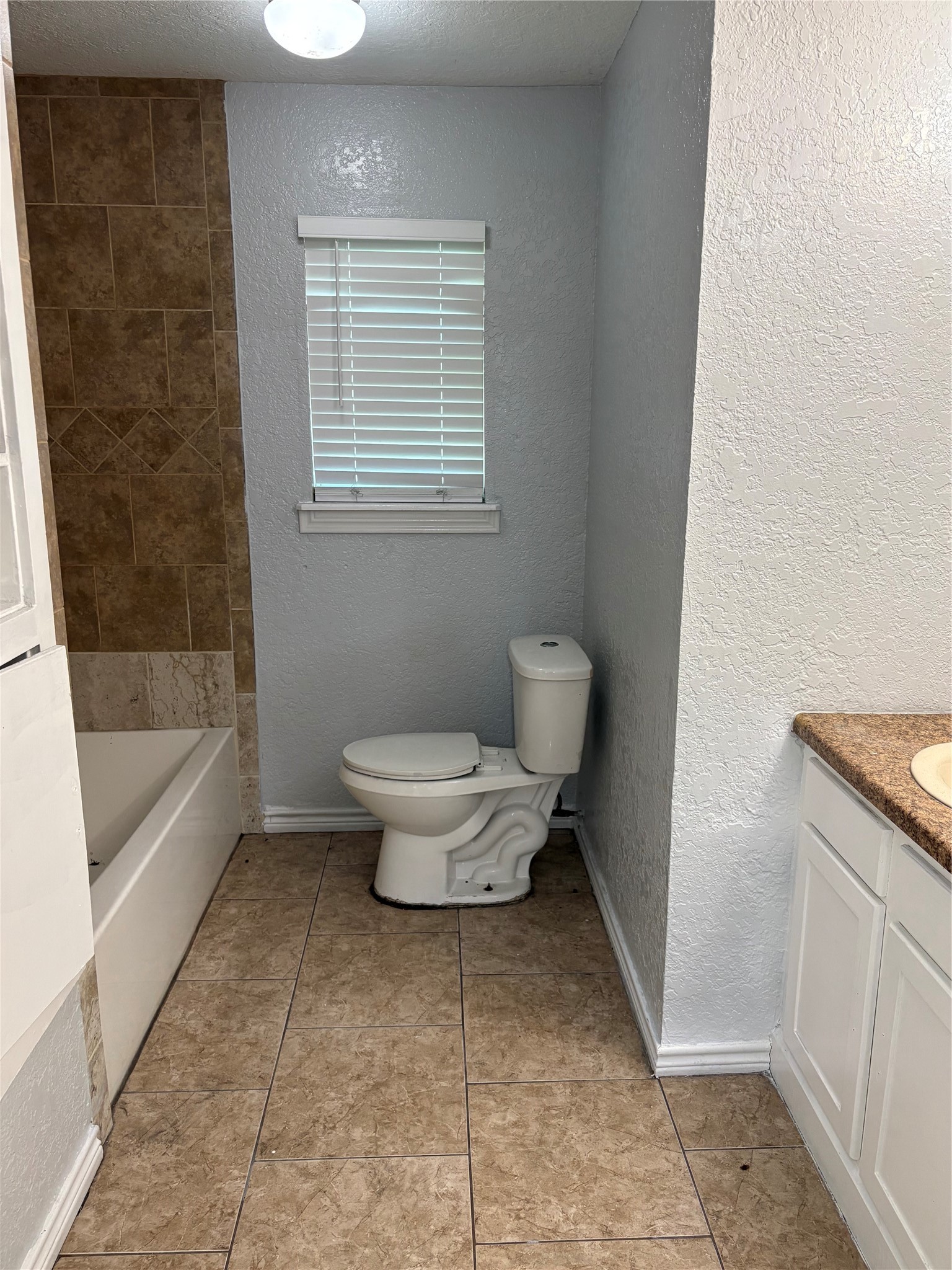825 Magnolia Street, Lake Jackson, TX 77566