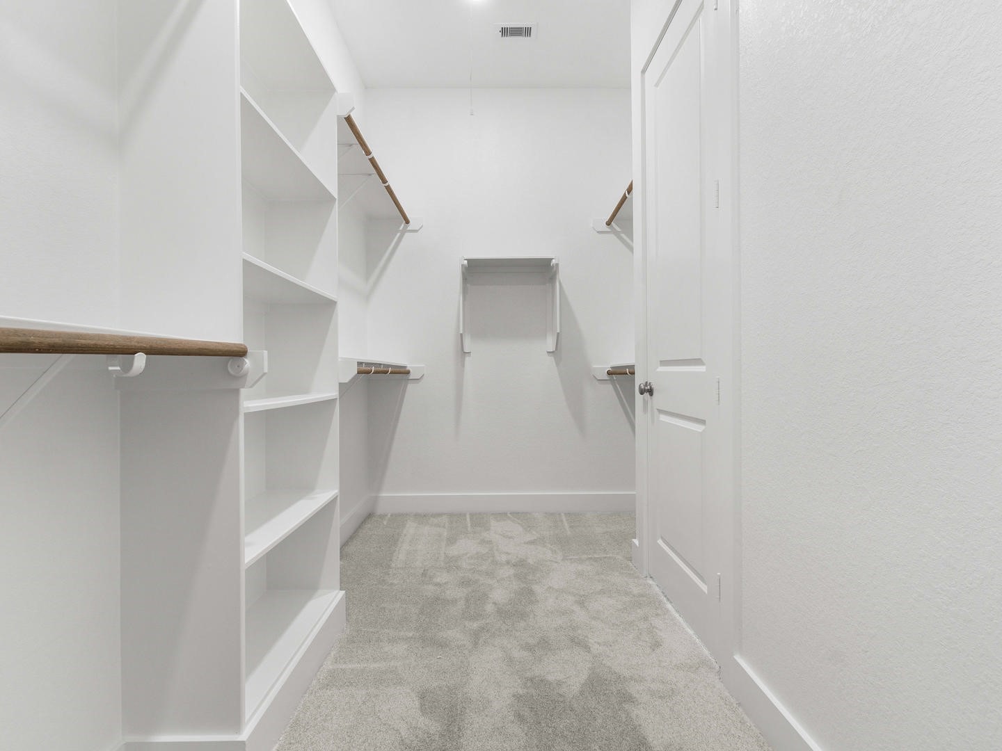Woodhavyn_Indio Mission_16_Master Closet_01