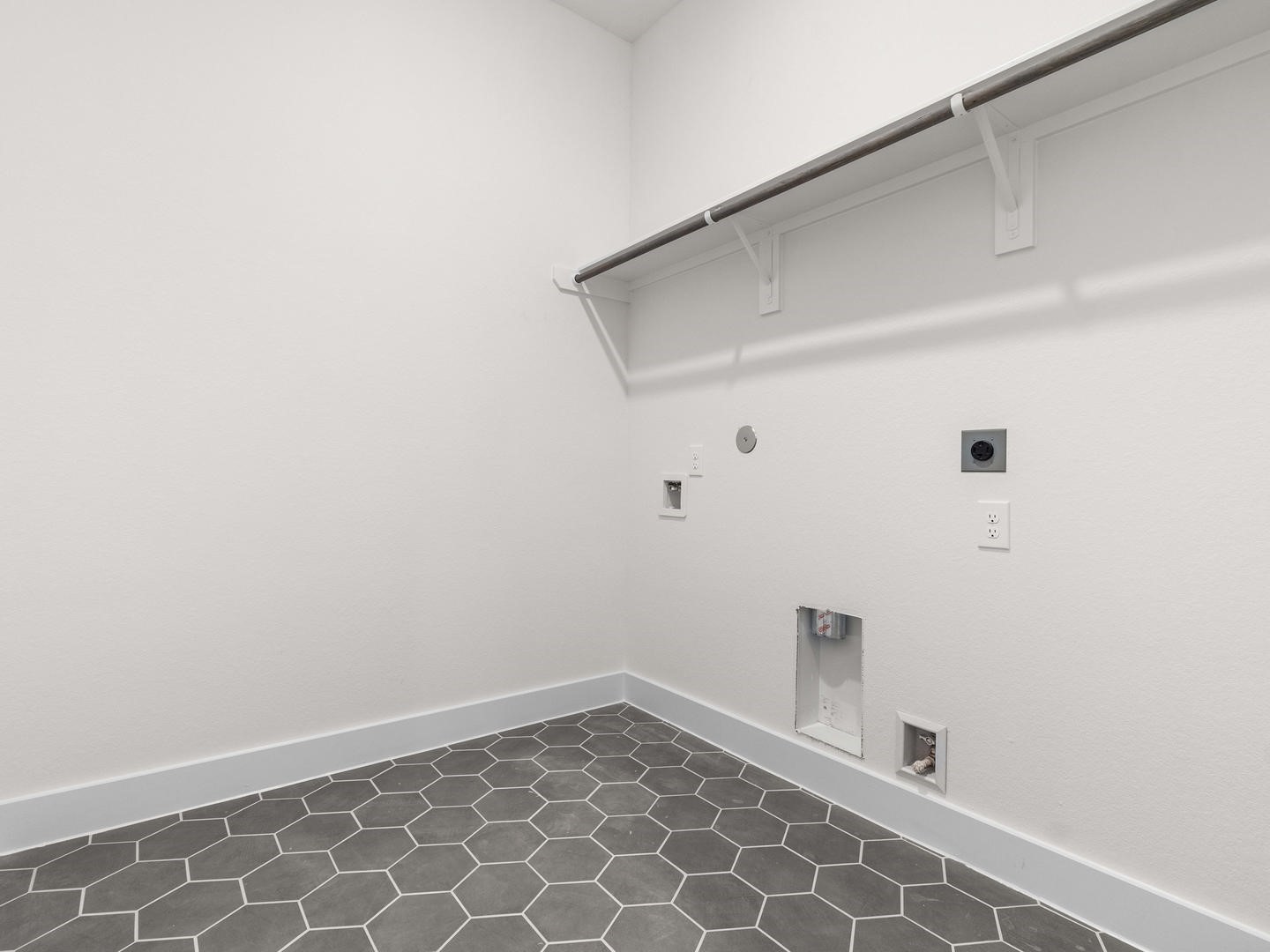 Woodhavyn_Indio Mission_16_Mudroom_01