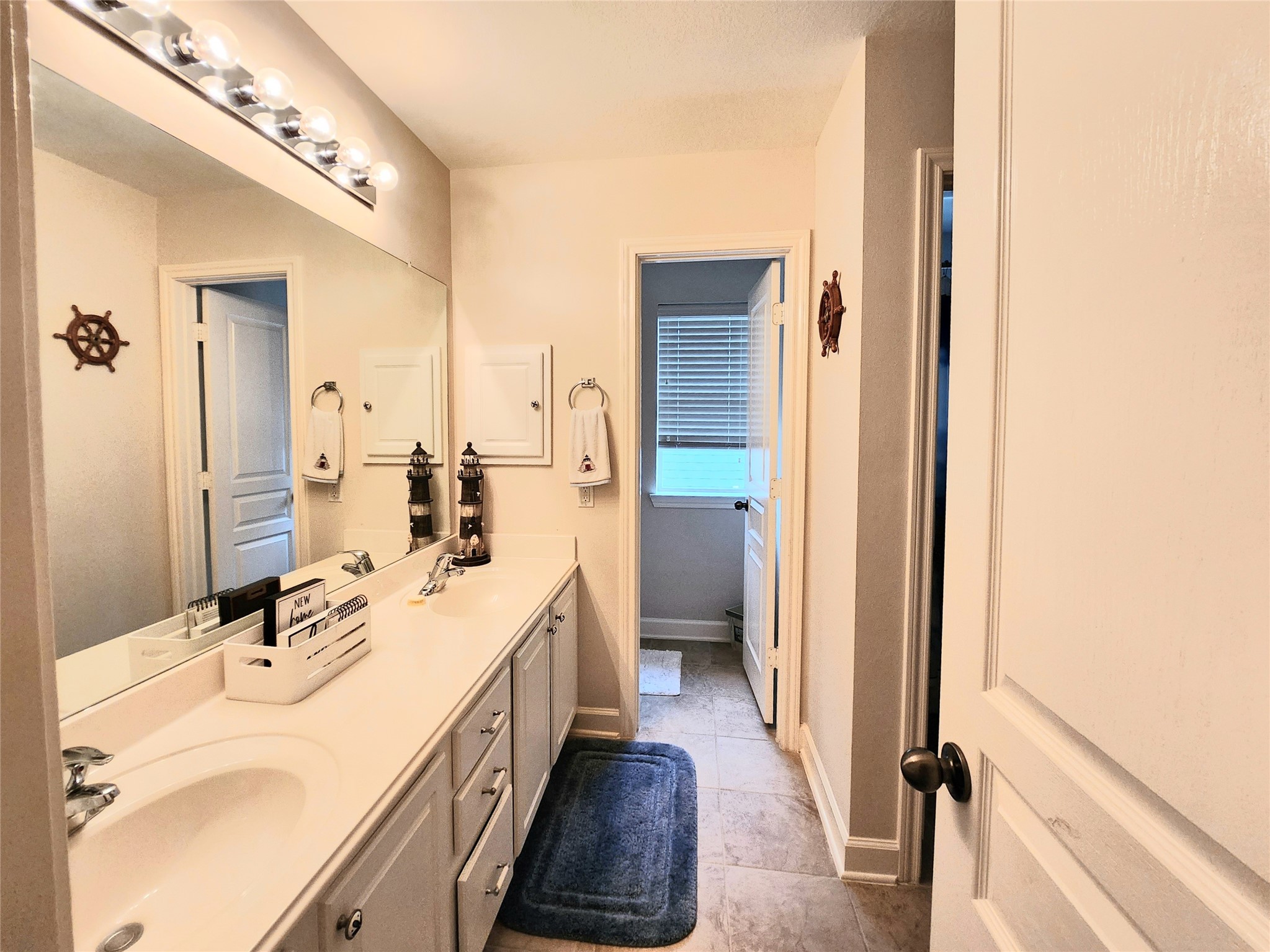 Upstairs double sinks, tub and shower upstairs