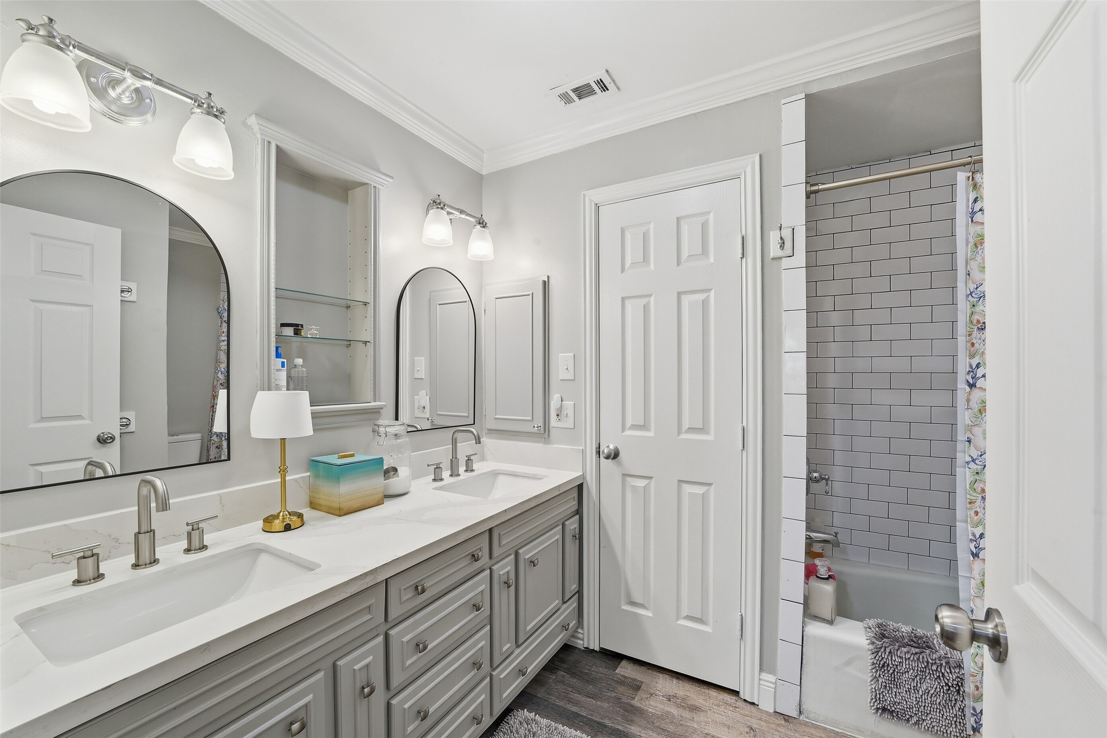 Upstairs full bath with double vanity and linen closet.