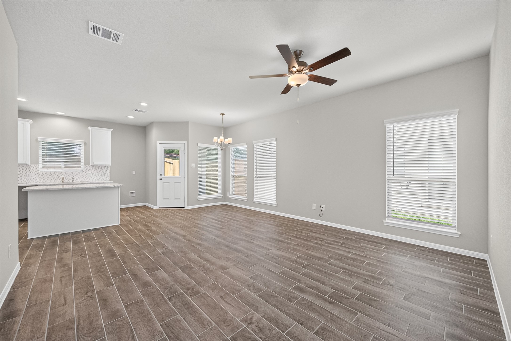 516 Emerald Thicket, Huffman, TX 77336