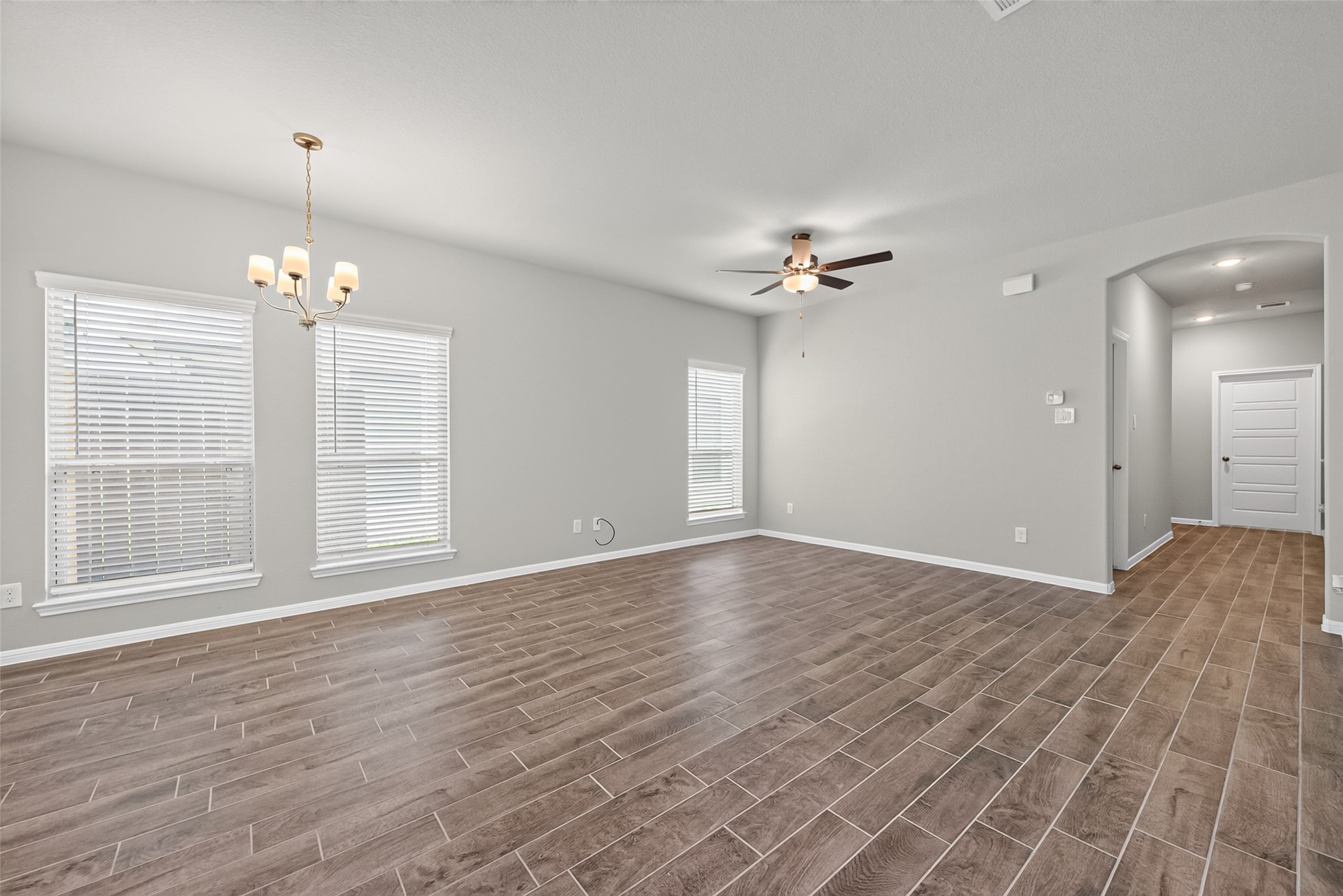 516 Emerald Thicket, Huffman, TX 77336
