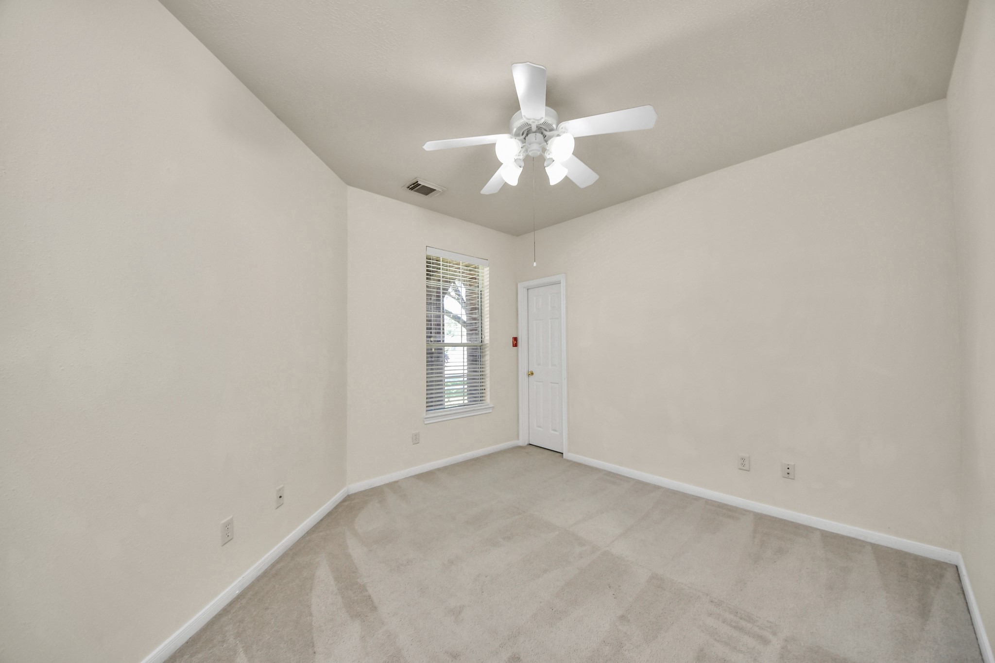 Secondary bedroom/ Office