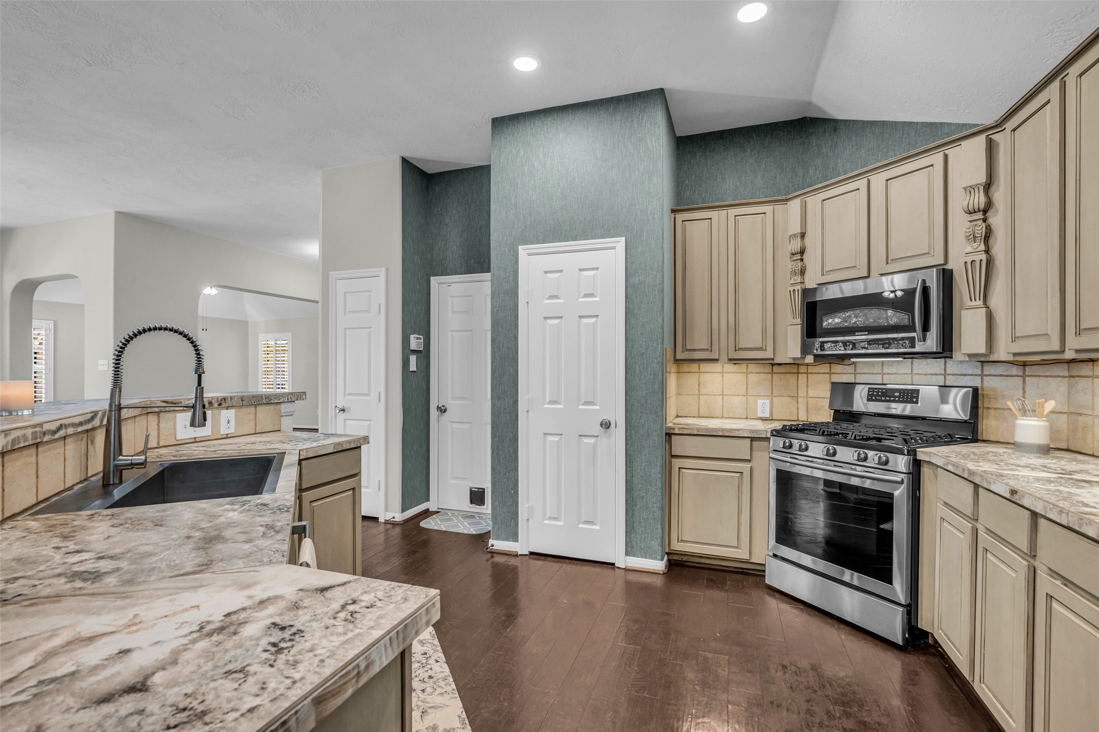 39 Currymead Place, The Woodlands, TX 77382