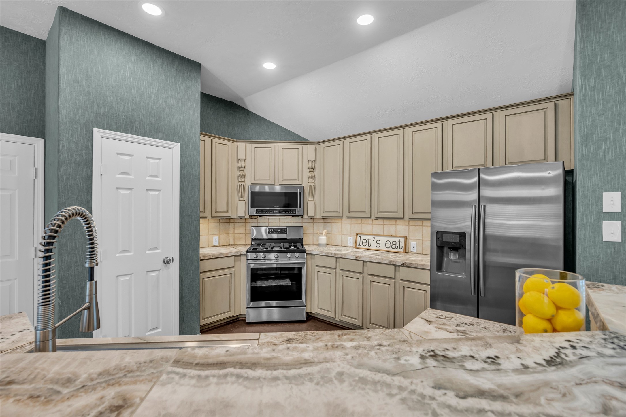 39 Currymead Place, The Woodlands, TX 77382