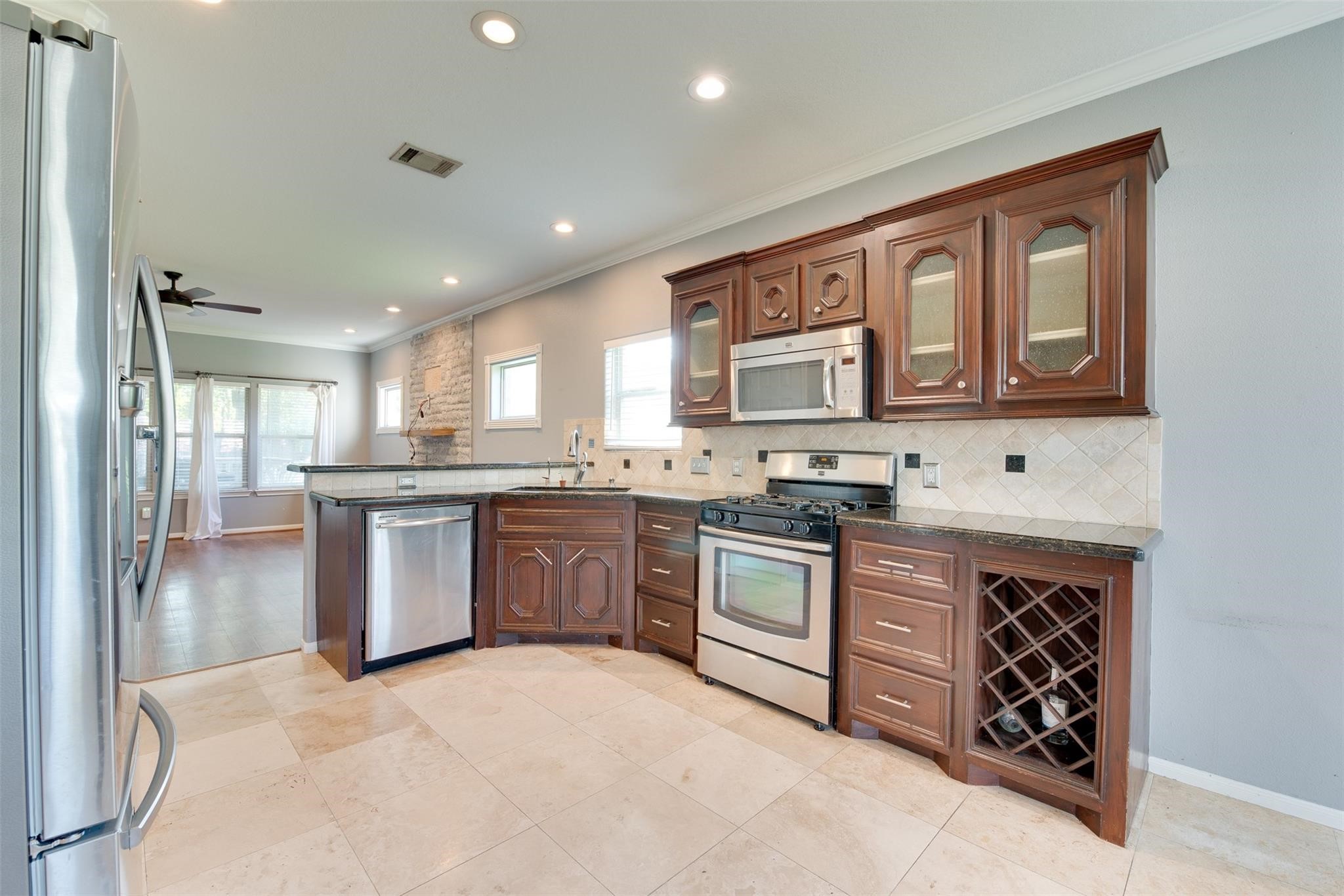 17 Pine Way, Conroe, TX 77304 17 Pine Way, Conroe, TX 77304
