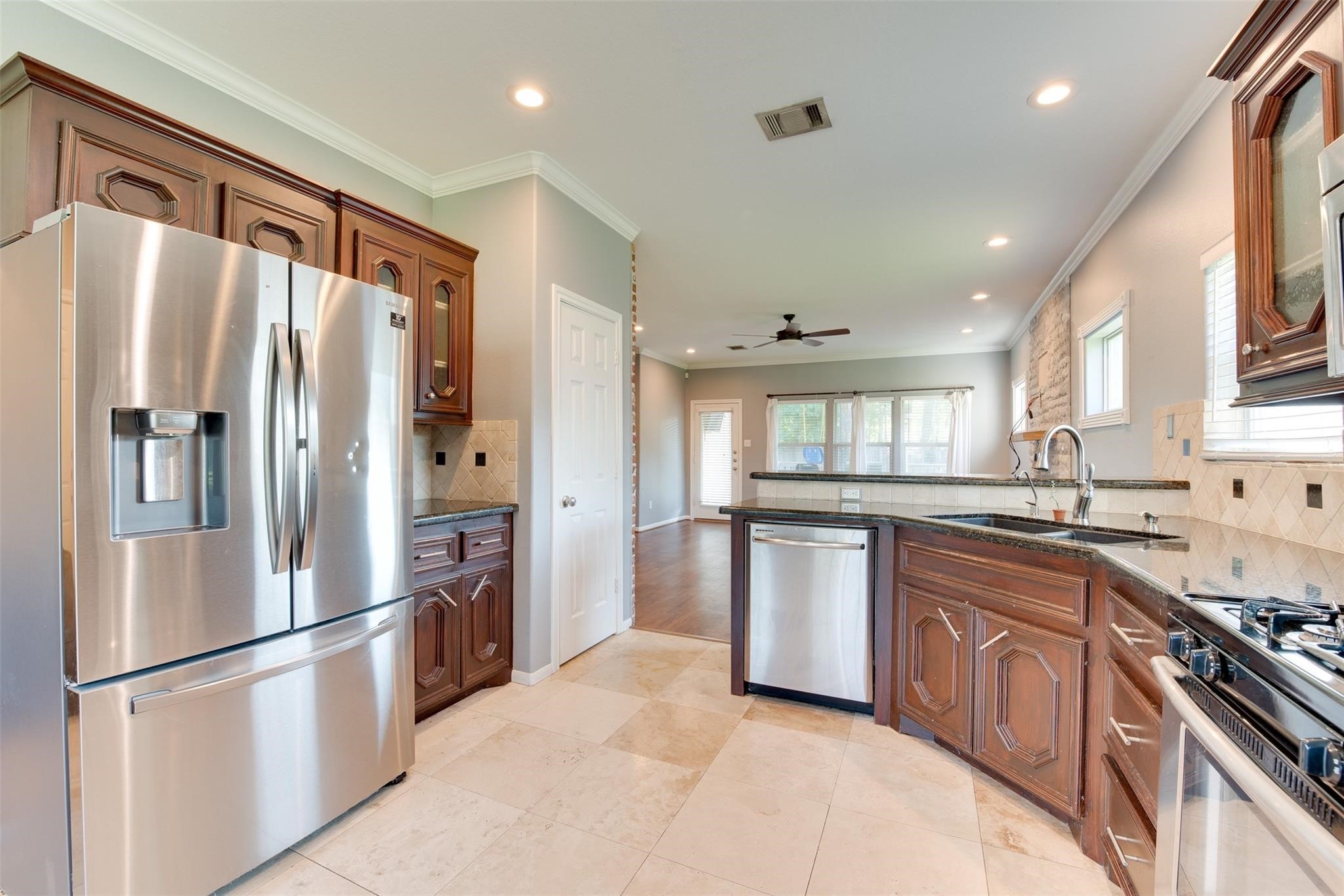 17 Pine Way, Conroe, TX 77304 17 Pine Way, Conroe, TX 77304