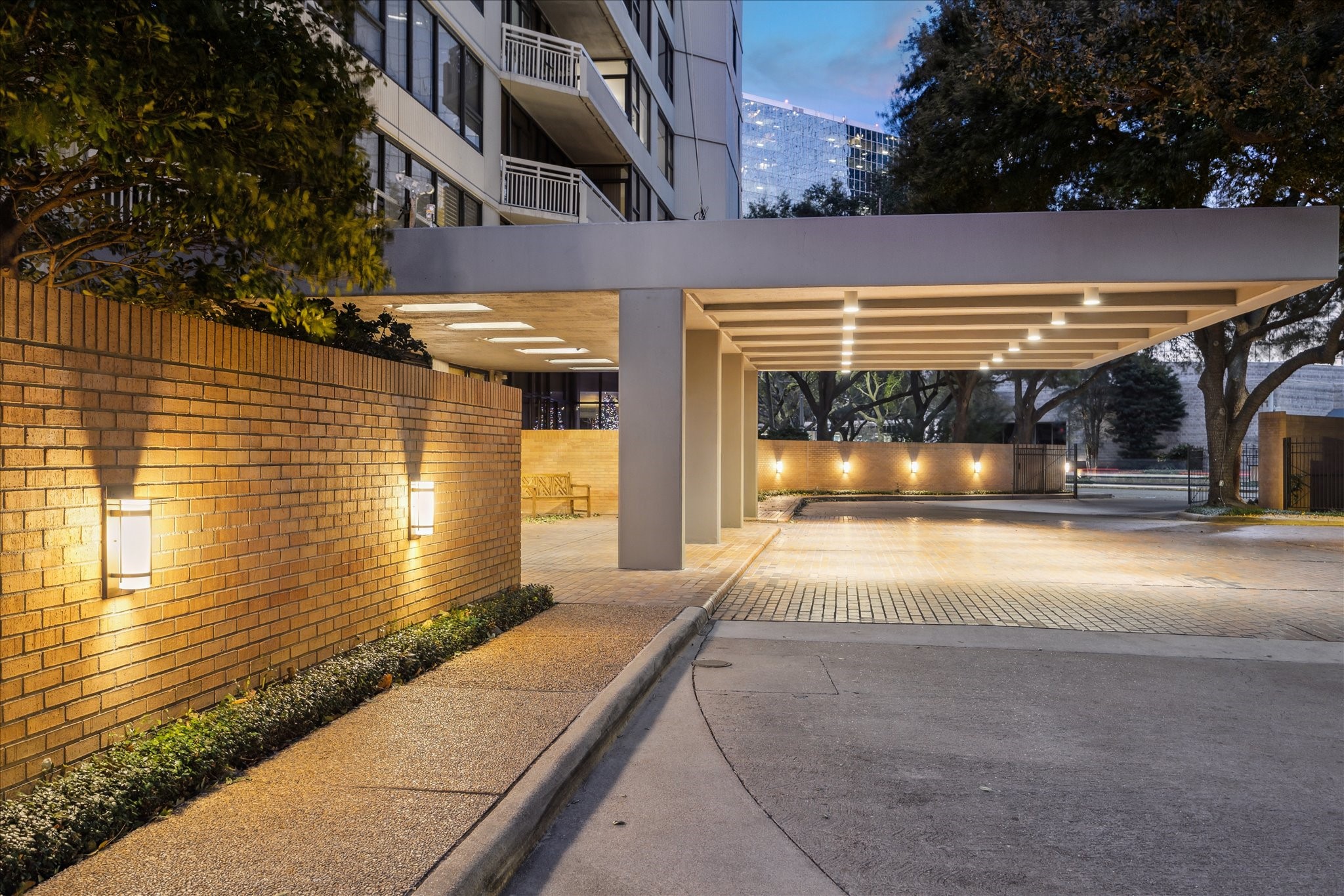 The Greenway is centrally located offering full service staff and amenities.