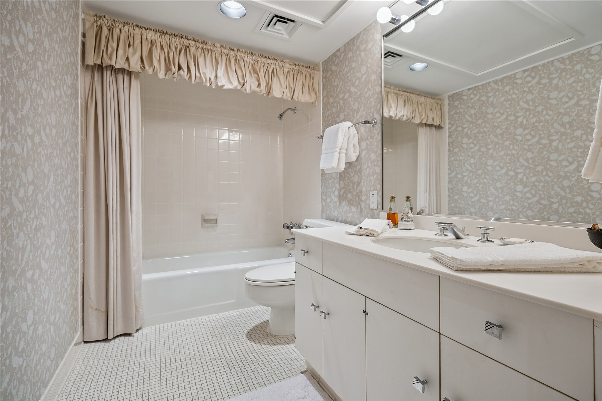 Second bathroom.