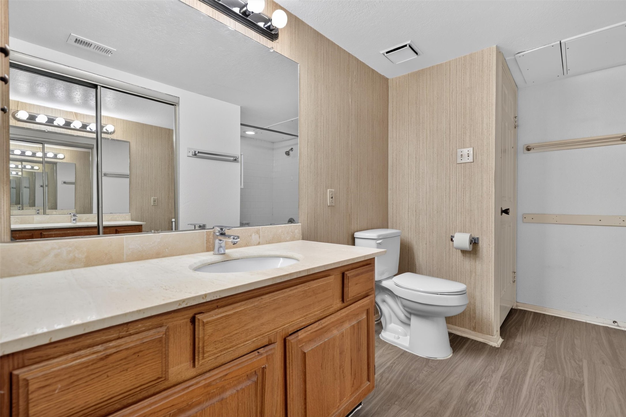 2011 Spenwick Drive, #724, Houston, TX 77055