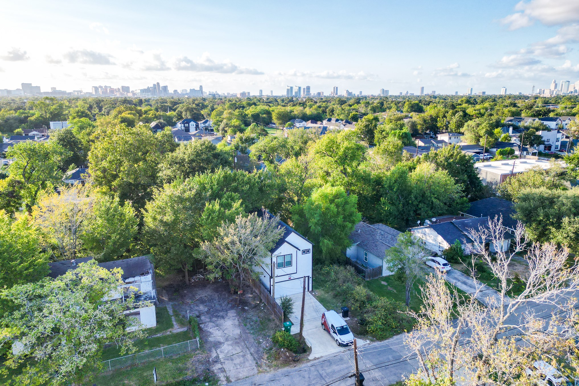Aerial view of surrounding neighborhood