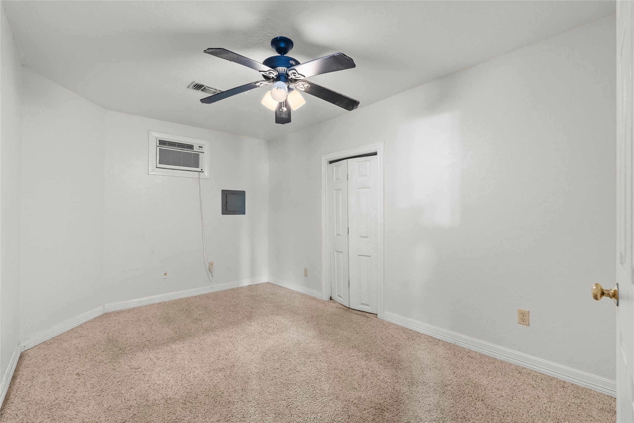 7108 E Hunter Drive, Hitchcock, TX 77563