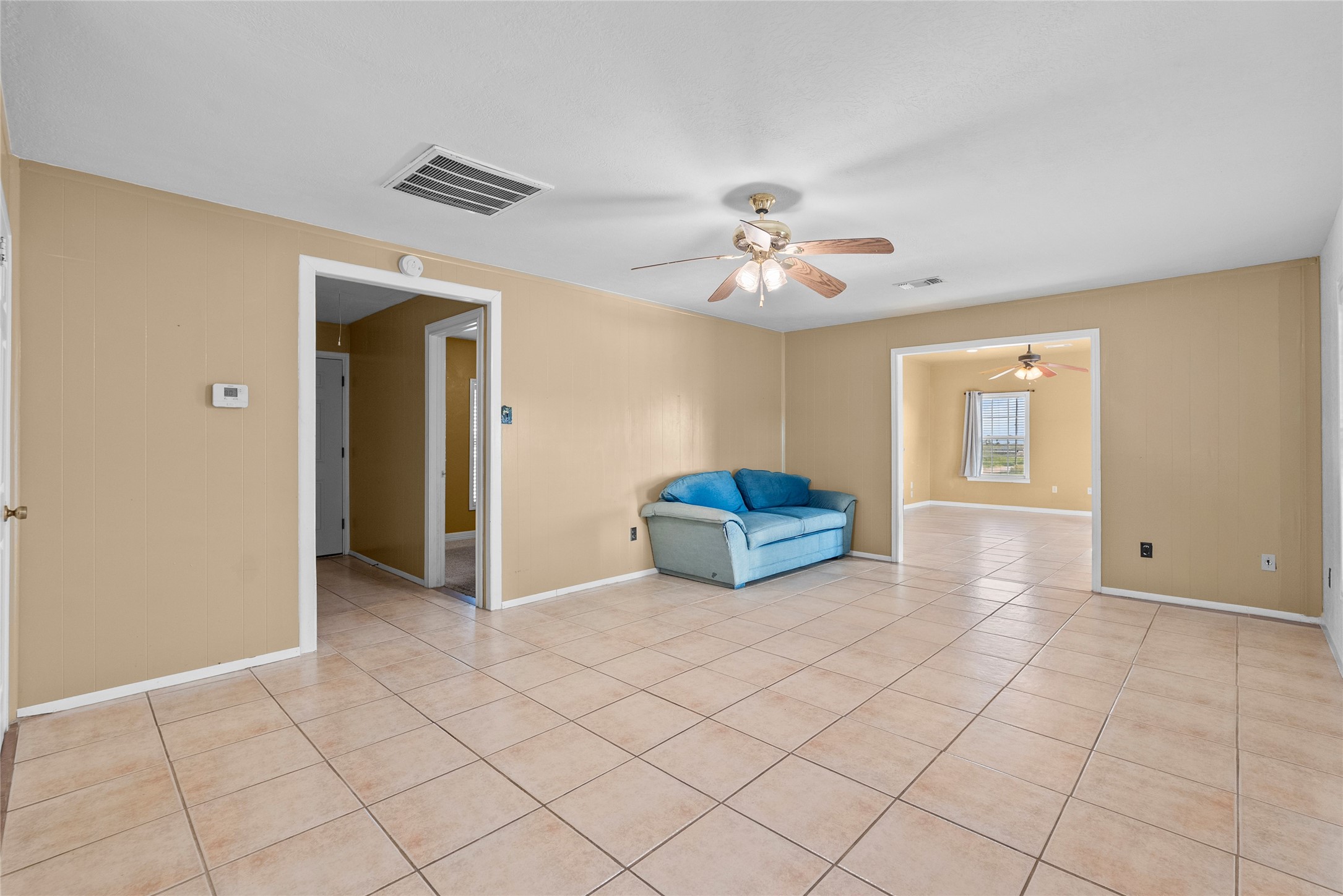 7108 E Hunter Drive, Hitchcock, TX 77563