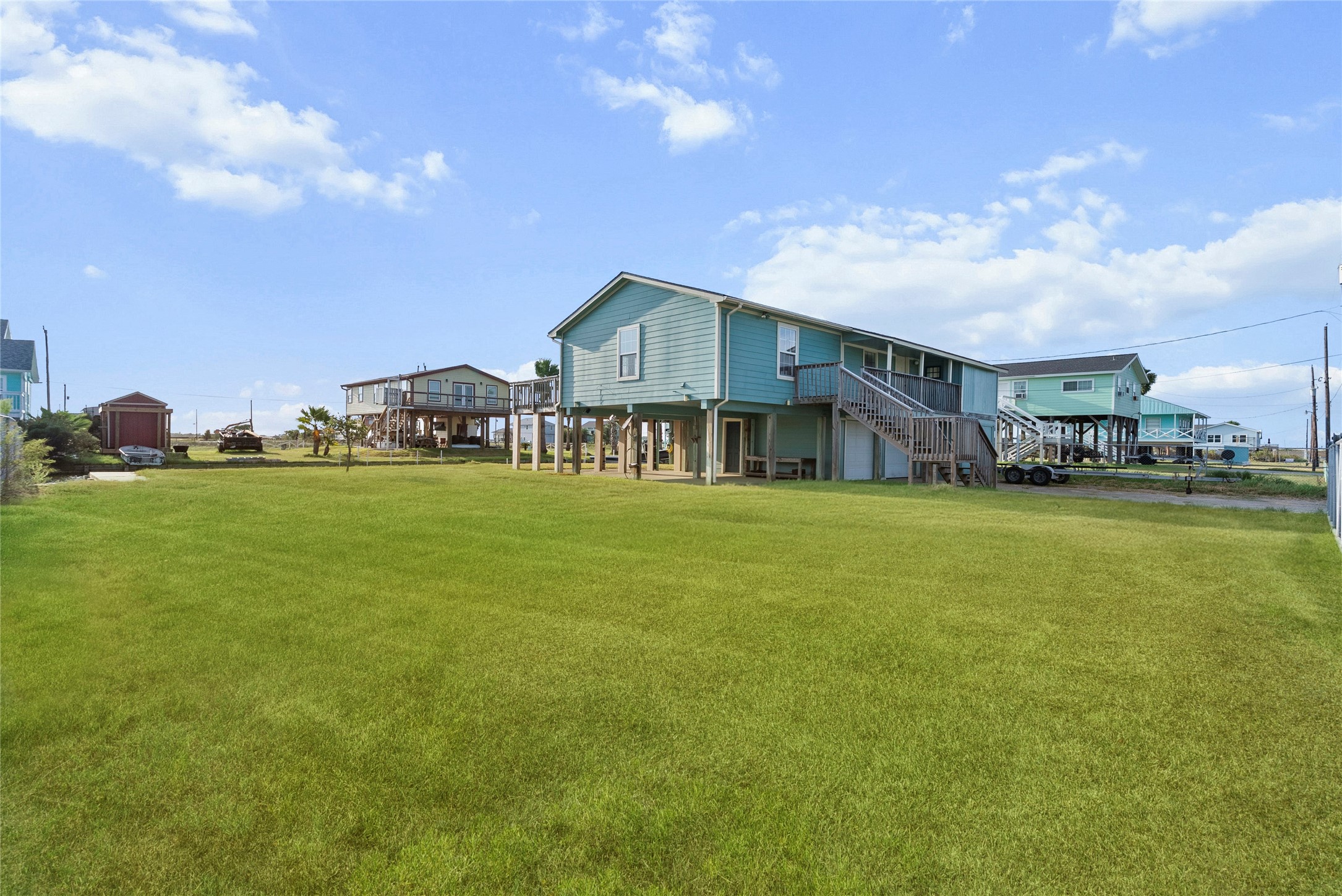 7108 E Hunter Drive, Hitchcock, TX 77563