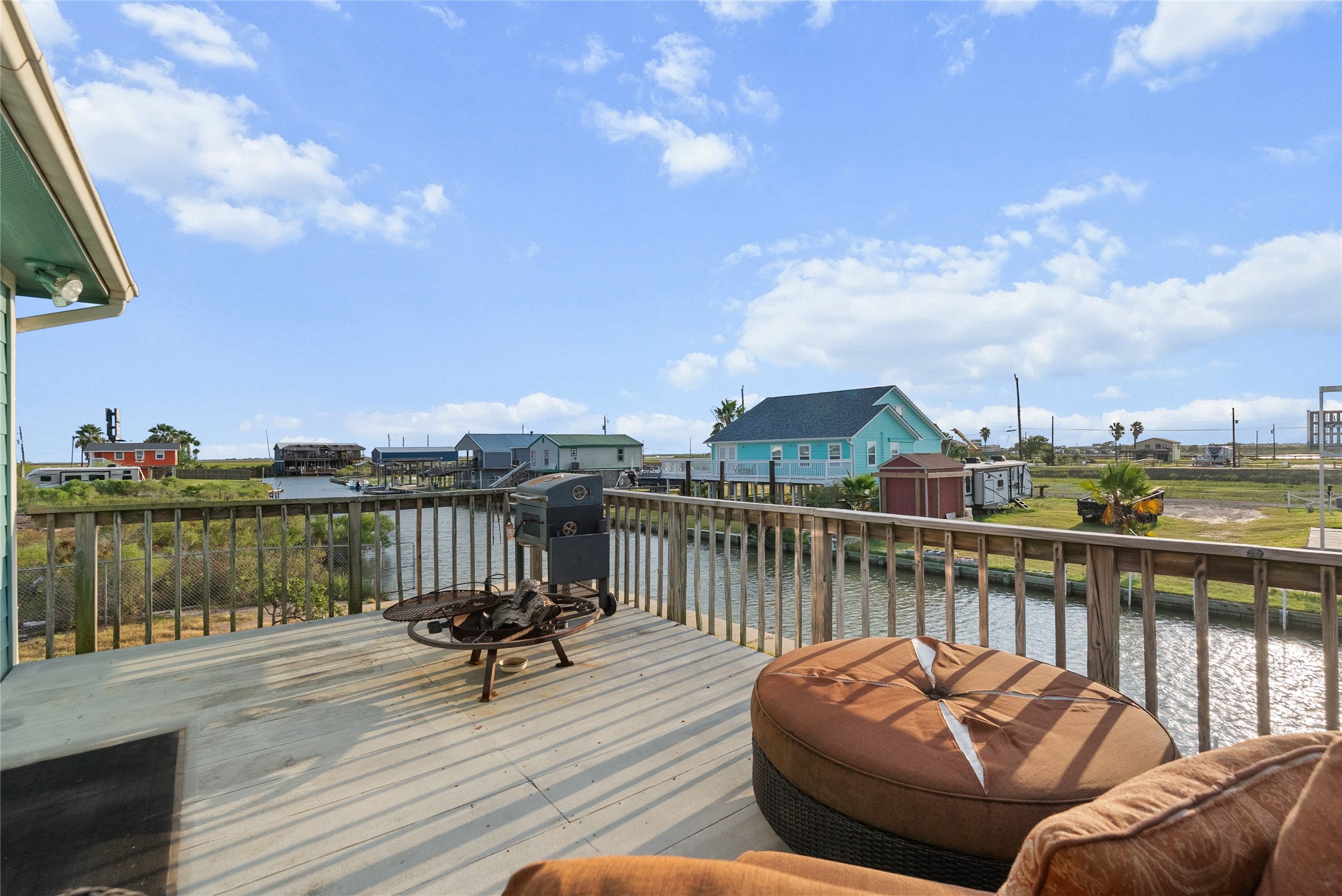 7108 E Hunter Drive, Hitchcock, TX 77563