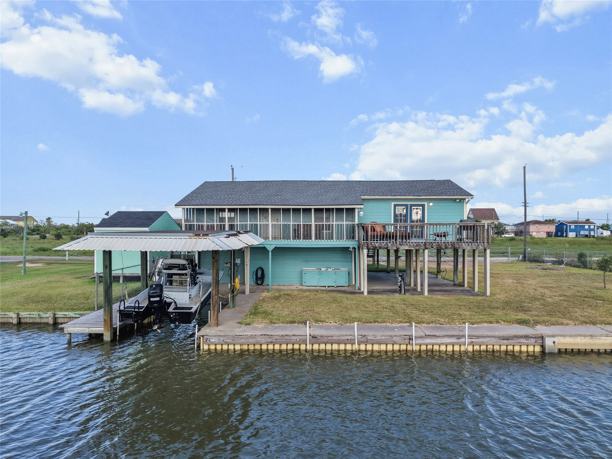 7108 E Hunter Drive, Hitchcock, TX 77563