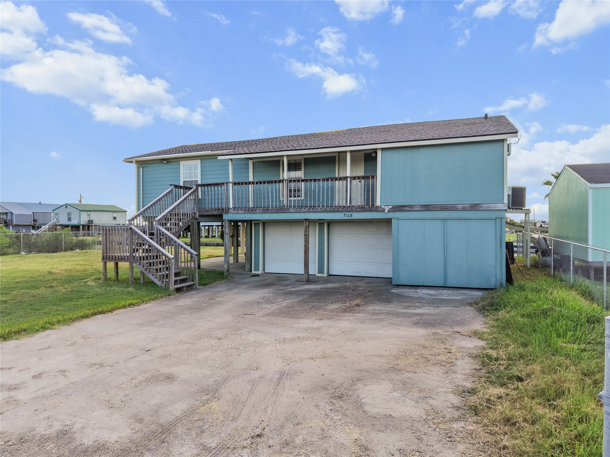 7108 E Hunter Drive, Hitchcock, TX 77563