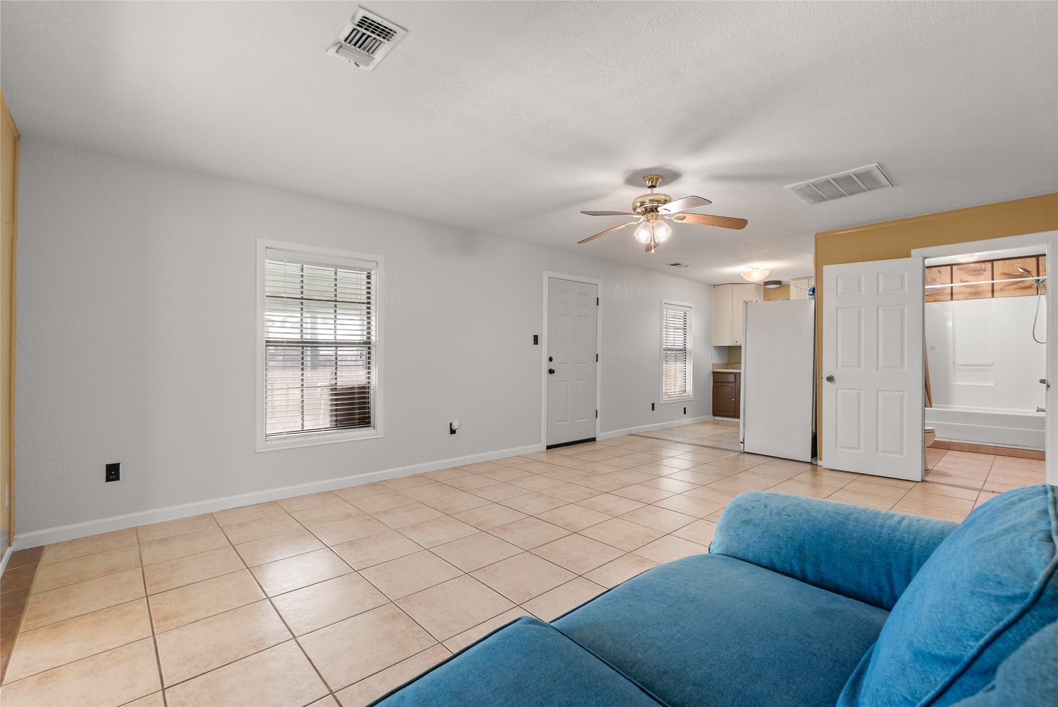 7108 E Hunter Drive, Hitchcock, TX 77563