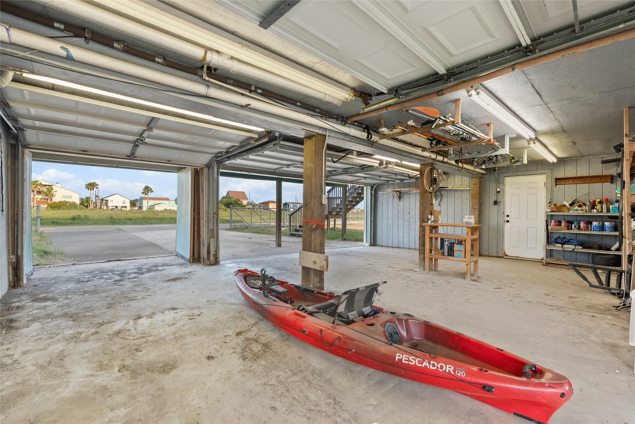 7108 E Hunter Drive, Hitchcock, TX 77563