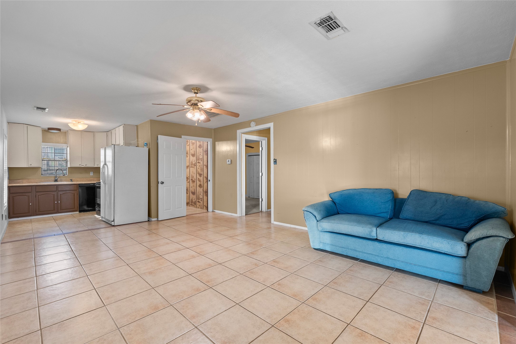 7108 E Hunter Drive, Hitchcock, TX 77563
