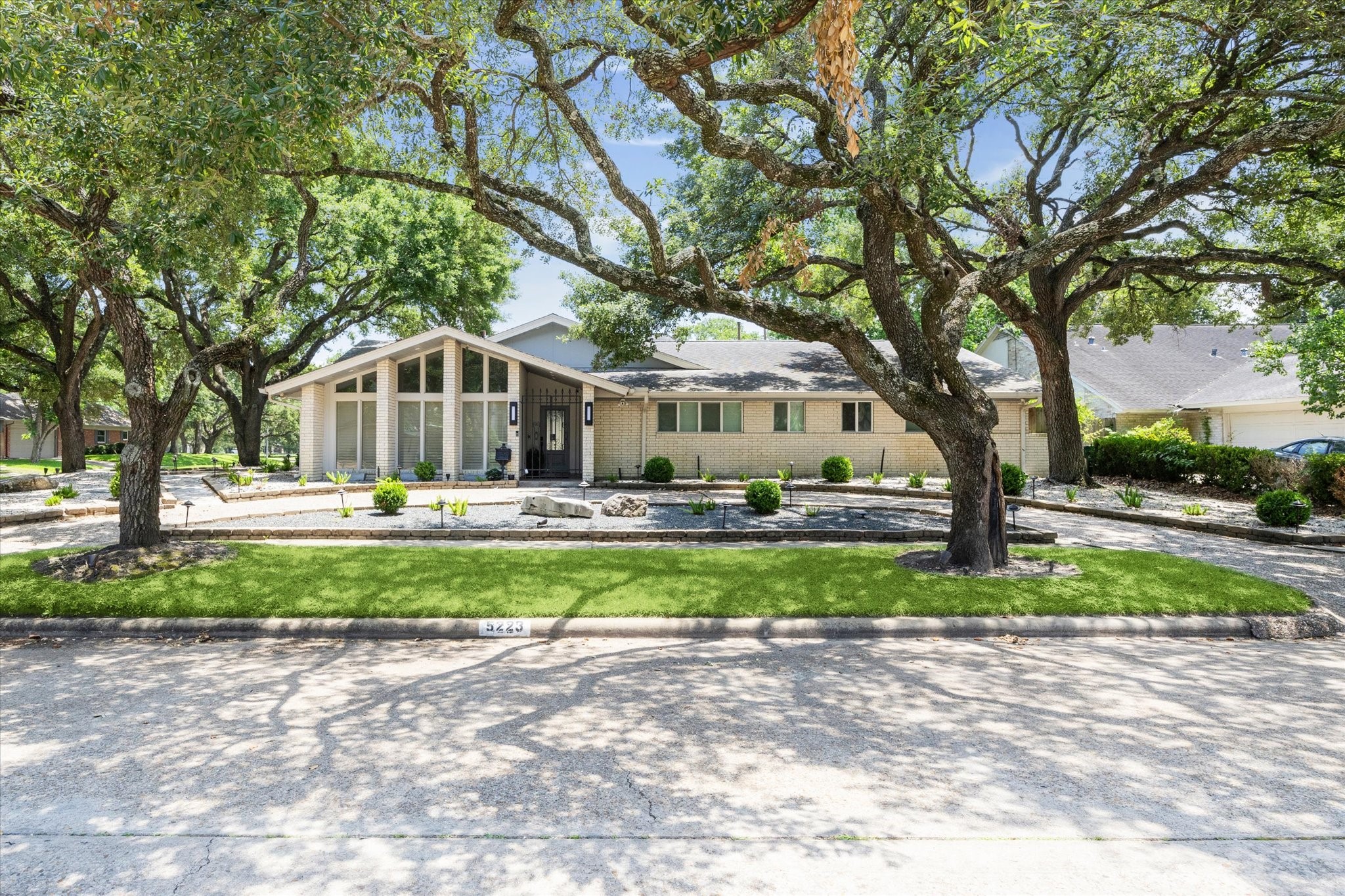 5223 Braesvalley Drive, Houston, TX 77096 5223 Braesvalley Drive, Houston, TX 77096