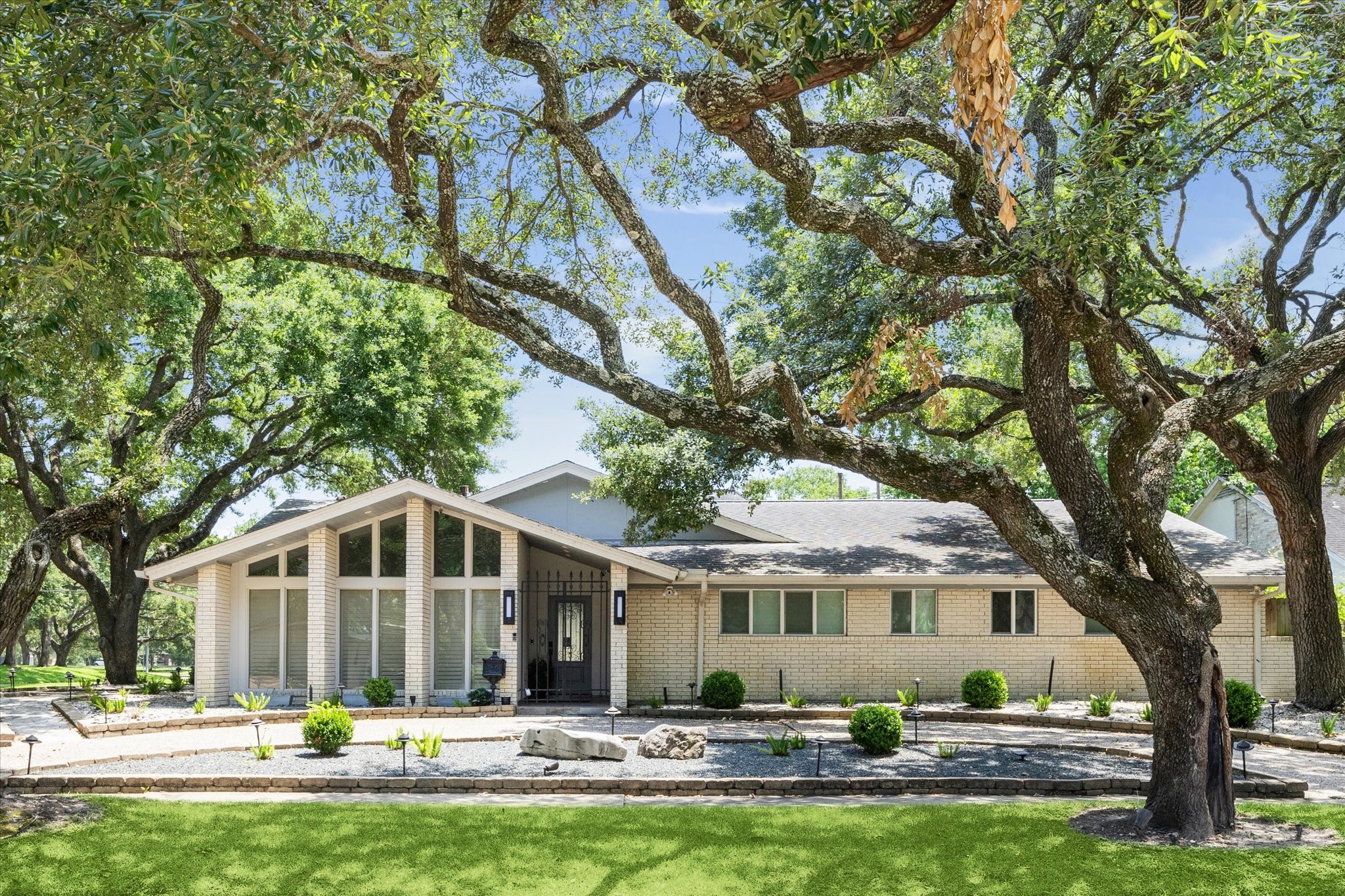 5223 Braesvalley Drive, Houston, TX 77096