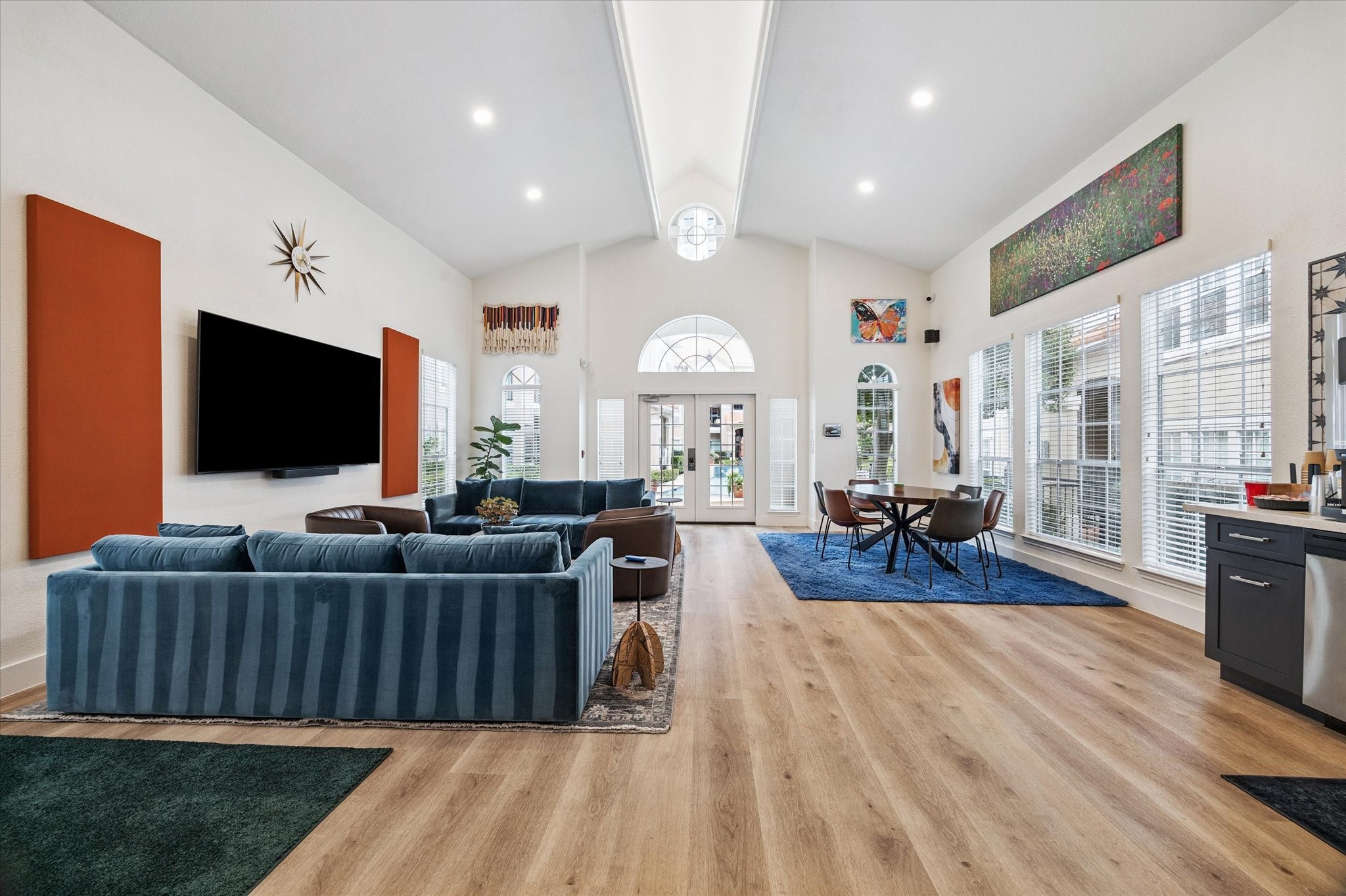 Convenient on-site fitness center available to residents of Reata at River Oaks! Enjoy the ease of having a full gym, literally right outside your doorstep!