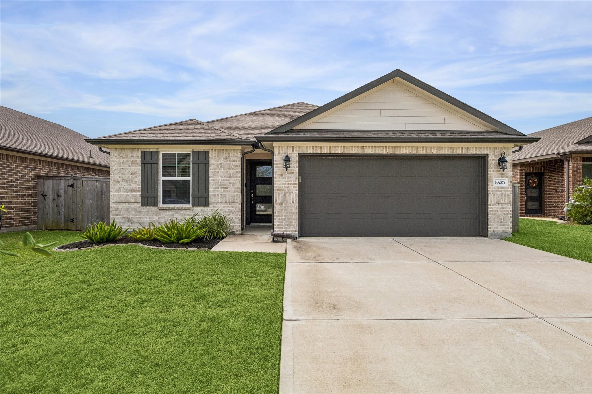 10207 Deussen Lane, Texas City, TX 77591
