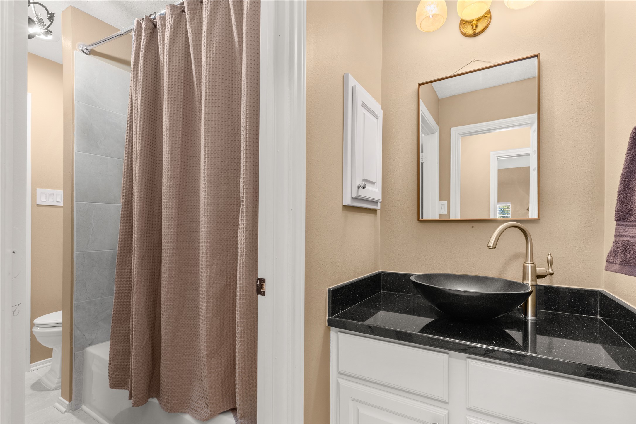 2nd full bathroom upstairs