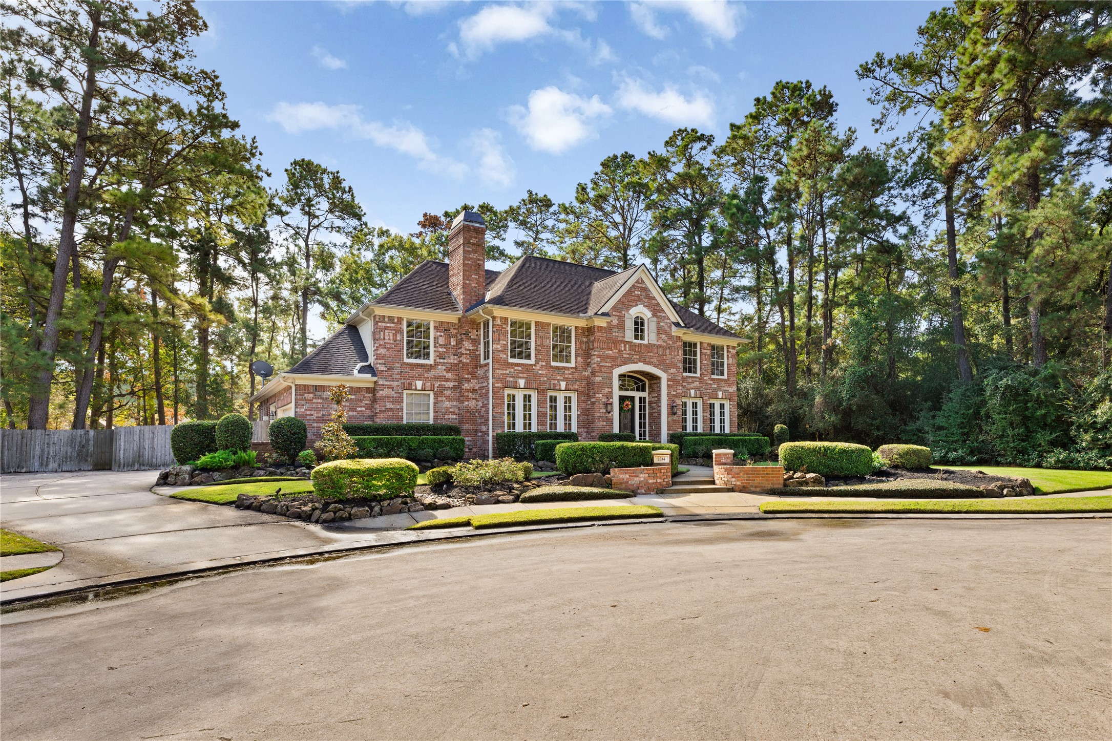 Welcome to 2214 Kings Trail Welcome to 2214 Kings Trail