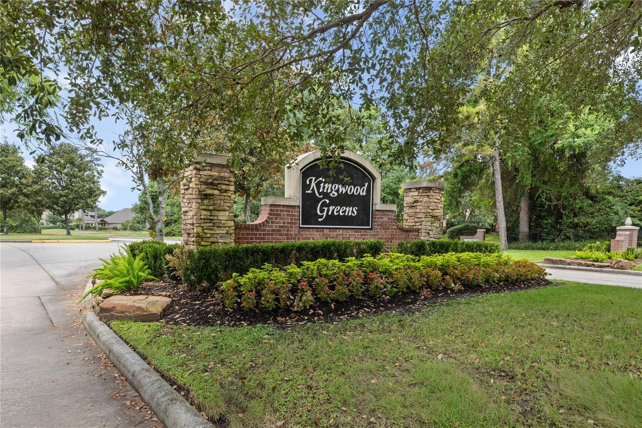 Kingwood Greens Entrance