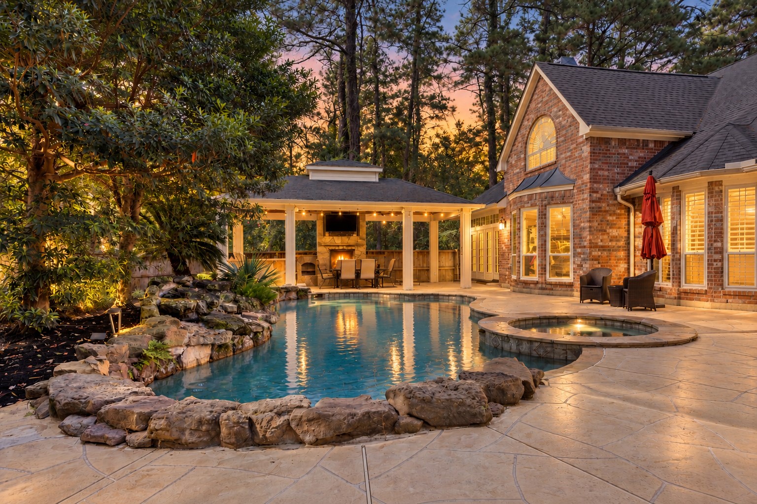 Resort style backyard with pool, spa, outdoor kitchen and fireplace Resort style backyard with pool, spa, outdoor kitchen and fireplace