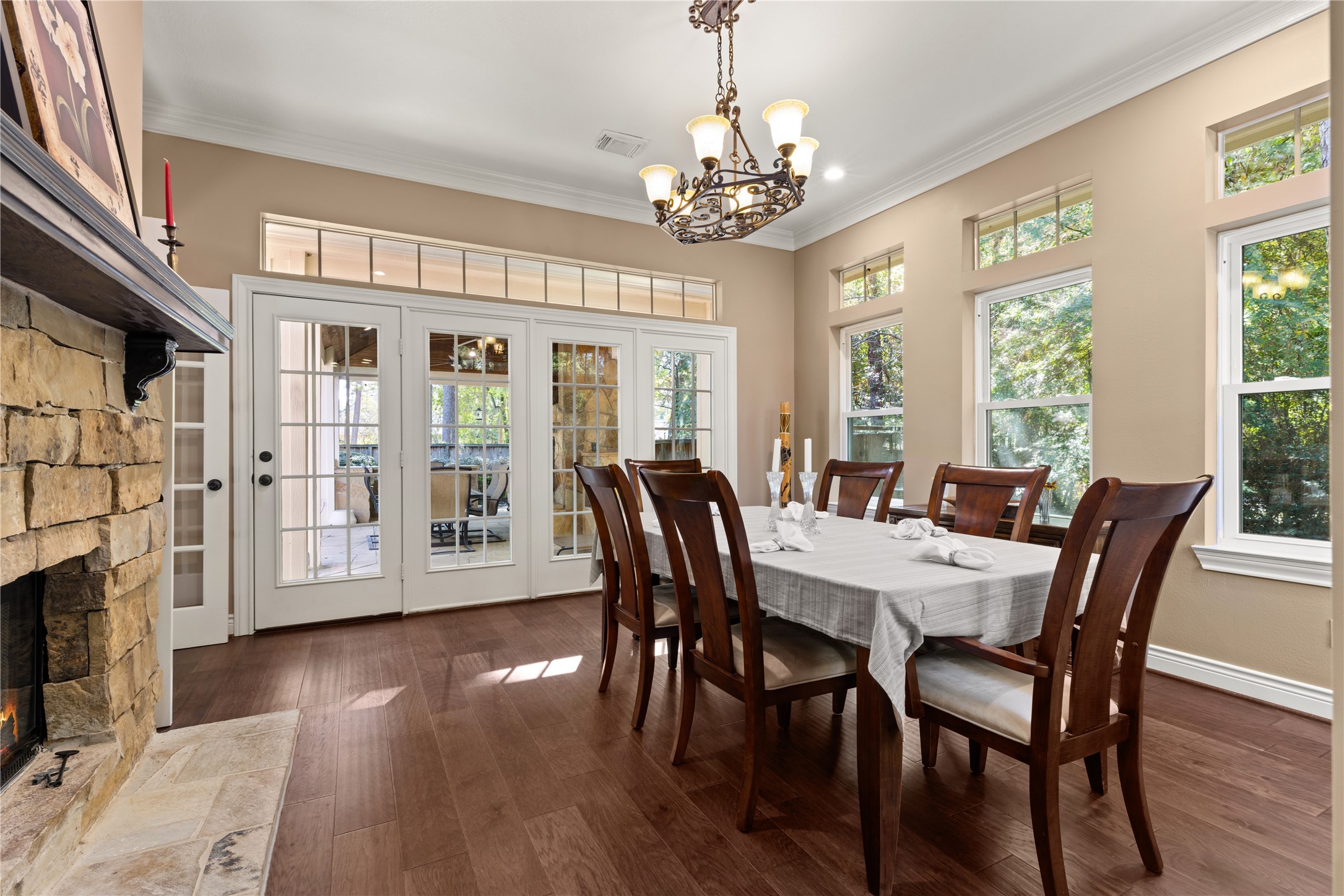 Flex Room off kitchen and Family room