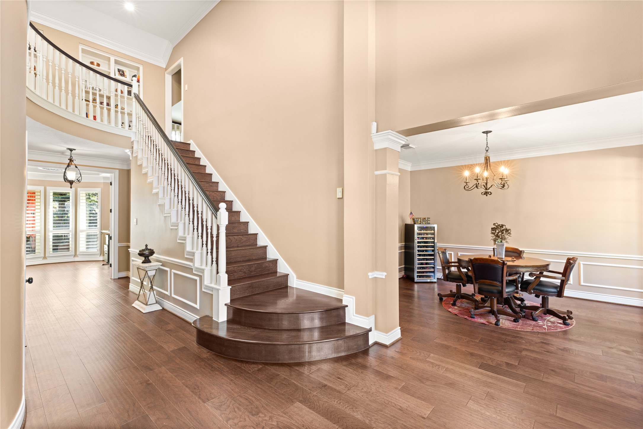 Inviting two story entry Inviting two story entry