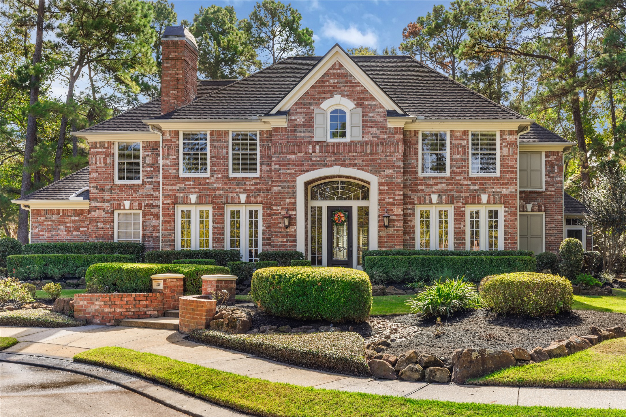 Wonderful curb appeal with great landscaping Wonderful curb appeal with great landscaping