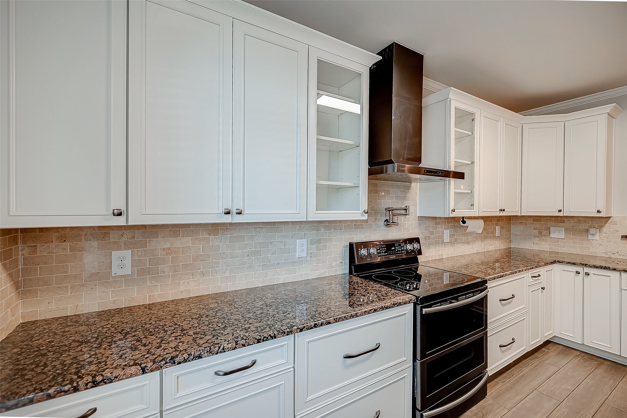 346 Apache Field Lane, La Marque, TX 77568