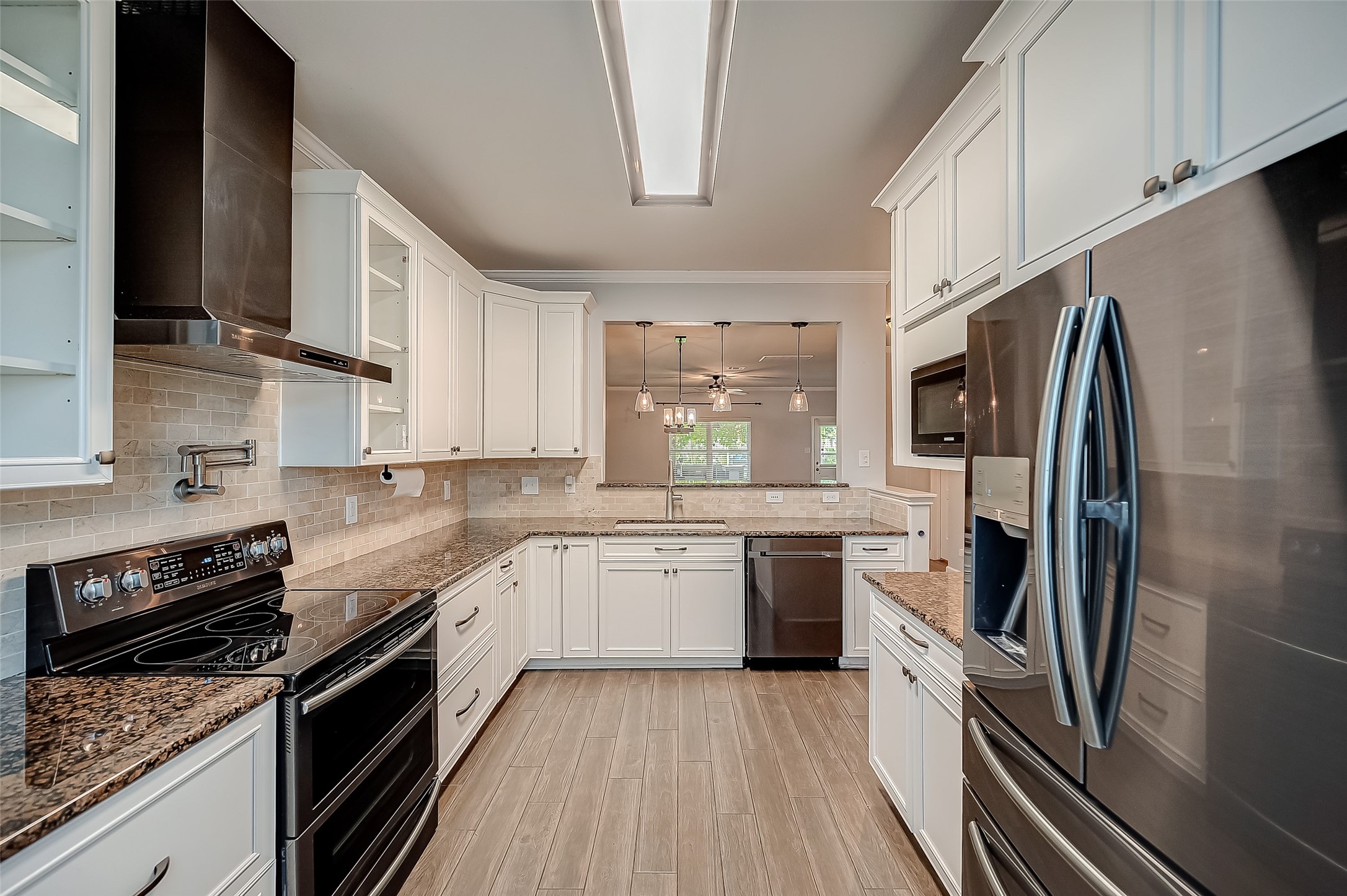 346 Apache Field Lane, La Marque, TX 77568
