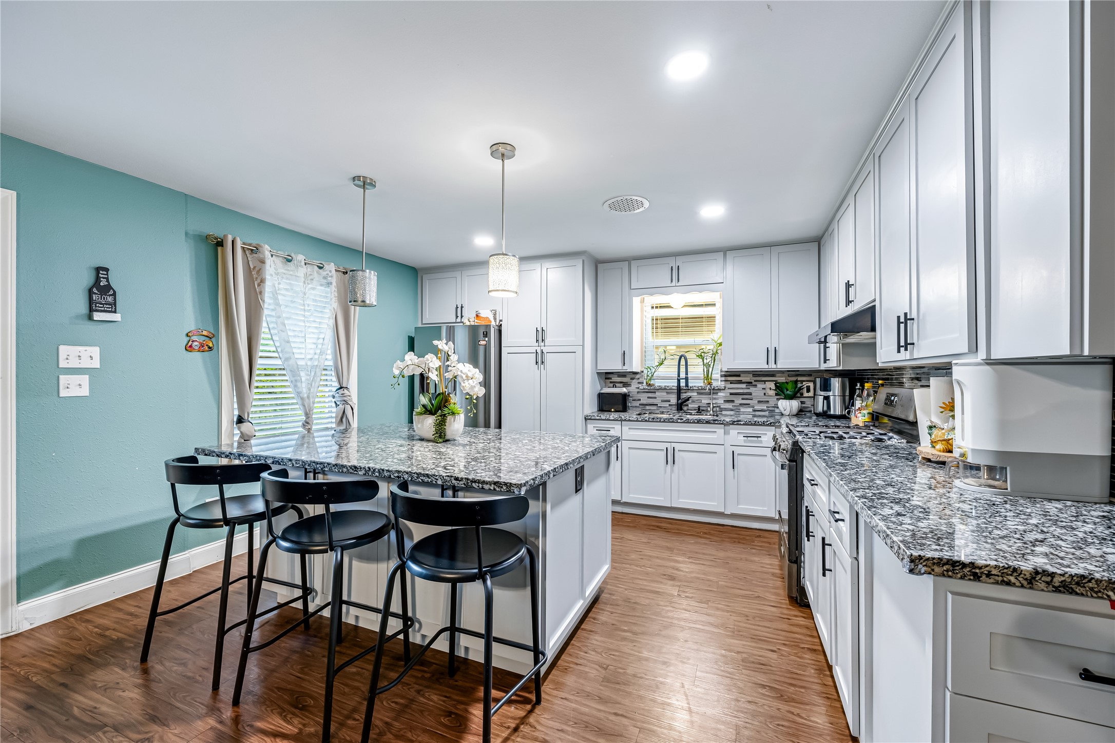 8823 Shadow Crest Street, Houston, TX 77074