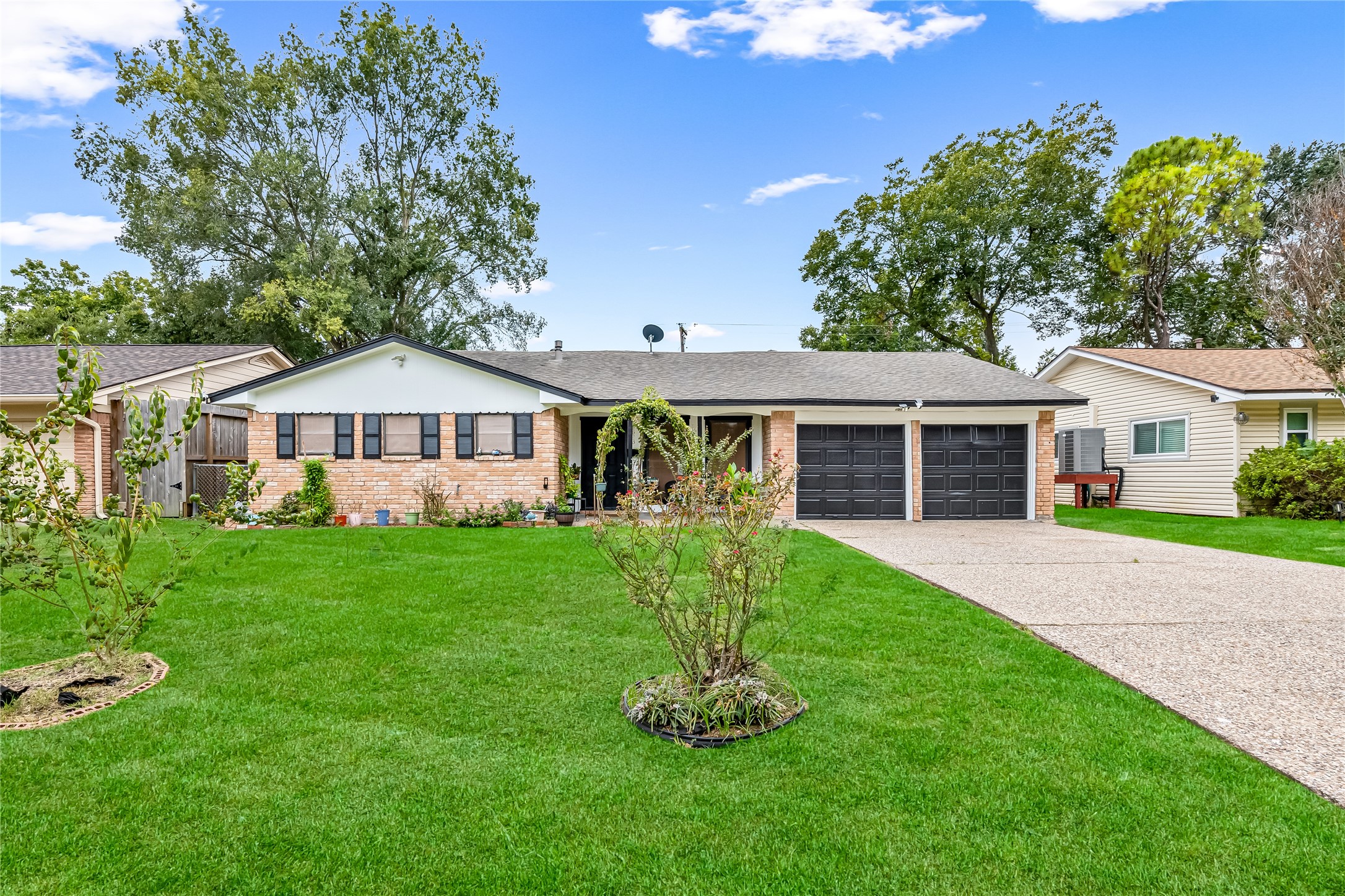 8823 Shadow Crest Street, Houston, TX 77074 8823 Shadow Crest Street, Houston, TX 77074