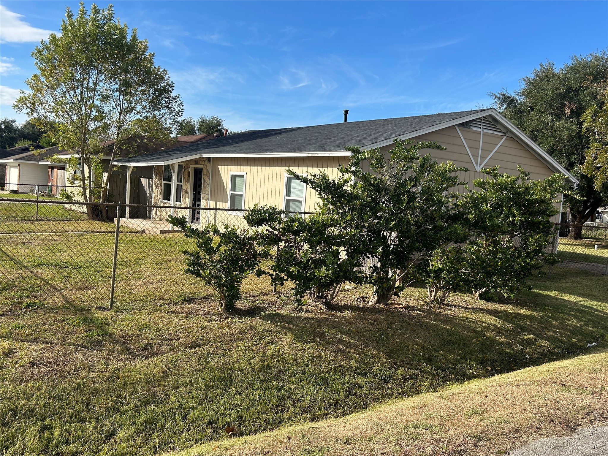 915 Avenue M, South Houston, TX 77587