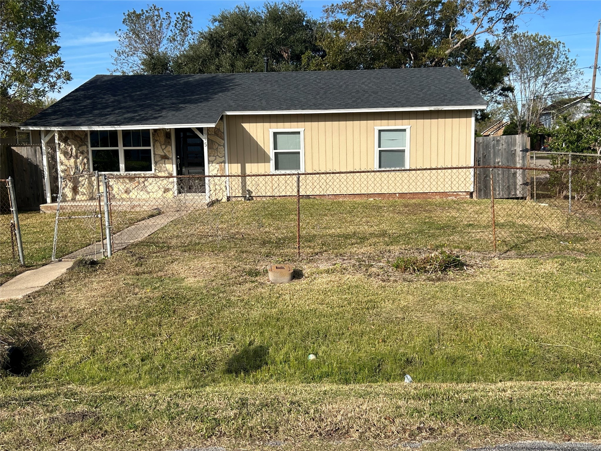 915 Avenue M, South Houston, TX 77587 915 Avenue M, South Houston, TX 77587