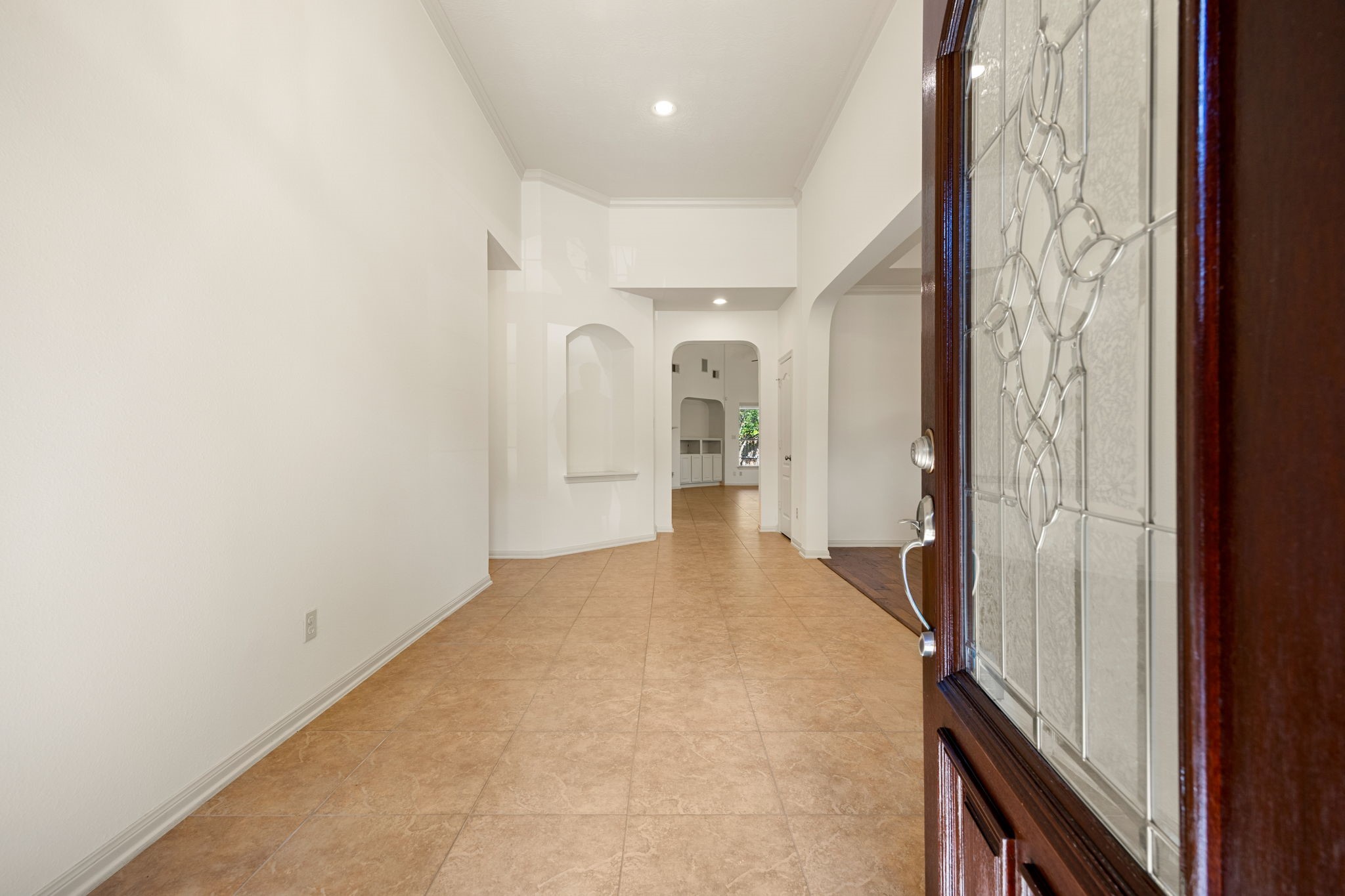 Welcome inside this bright and expansive entryway, where high ceilings and neutral tile flooring draw you into a beautifully flowing open layout. Welcome inside this bright and expansive entryway, where high ceilings and neutral tile flooring draw you into a beautifully flowing open layout.