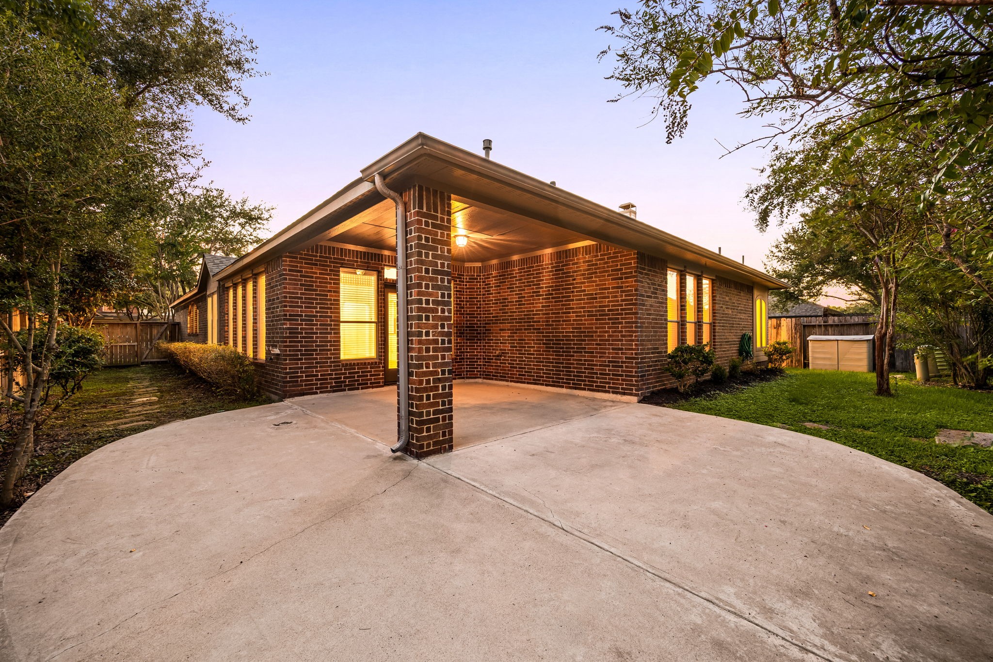 The concrete patio extension opens up a world of possibilities for ultimate backyard enjoyment and outdoor entertaining. The perfect canvas to design distinct zones, whether you envision setting up a complete outdoor kitchen and grilling station, arranging a large dining set for al fresco meals, or creating a spacious lounge area around a freestanding fire pit.