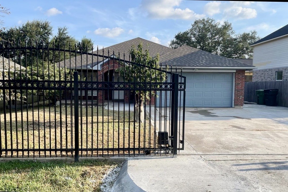 8010 Arrowhead Lane, Houston, TX 77075