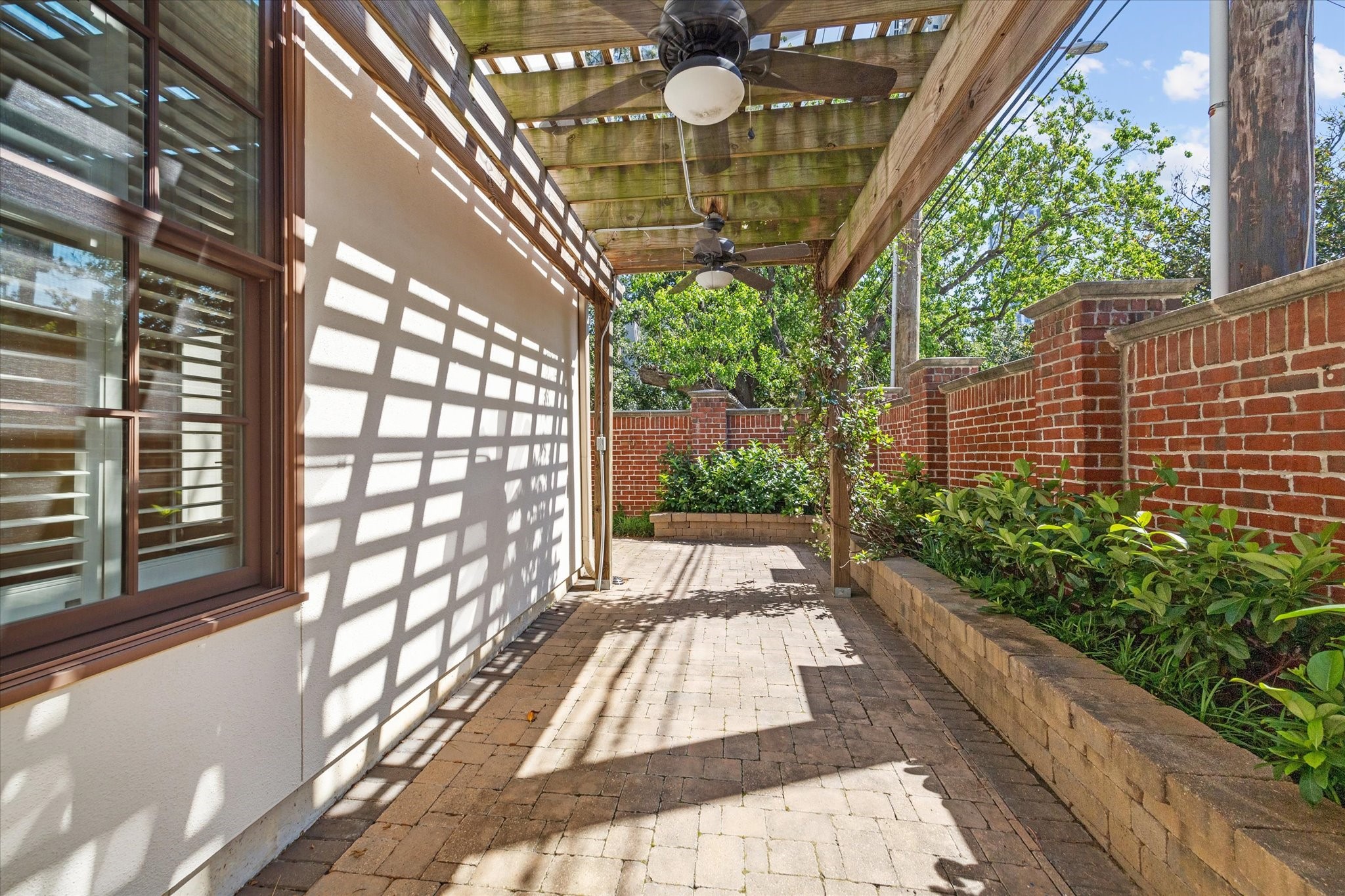 5747 Longmont Lane, Houston, TX 77057