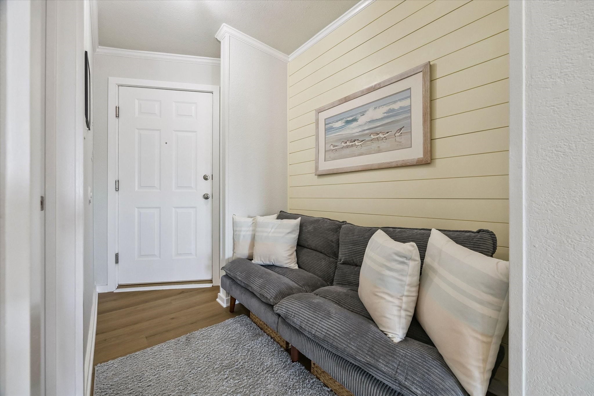 This hall couch makes into an additional bed. This hall couch makes into an additional bed.