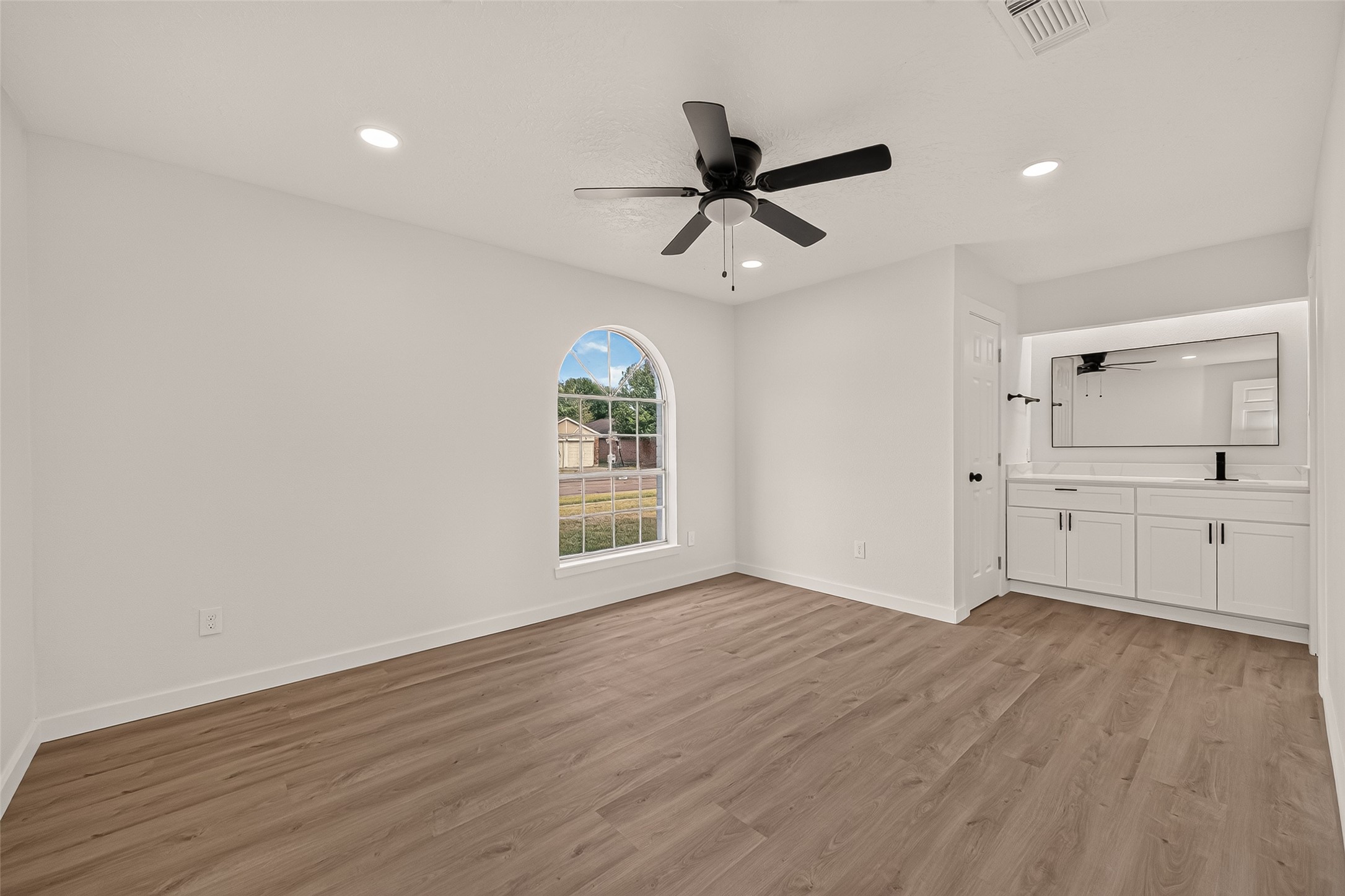 9918 Willmont Road, La Porte, TX 77571