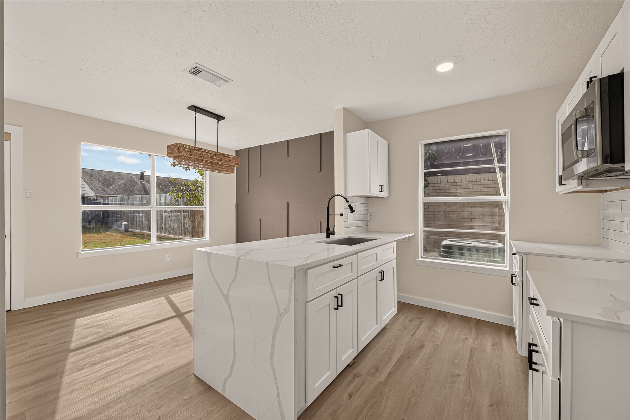 9918 Willmont Road, La Porte, TX 77571